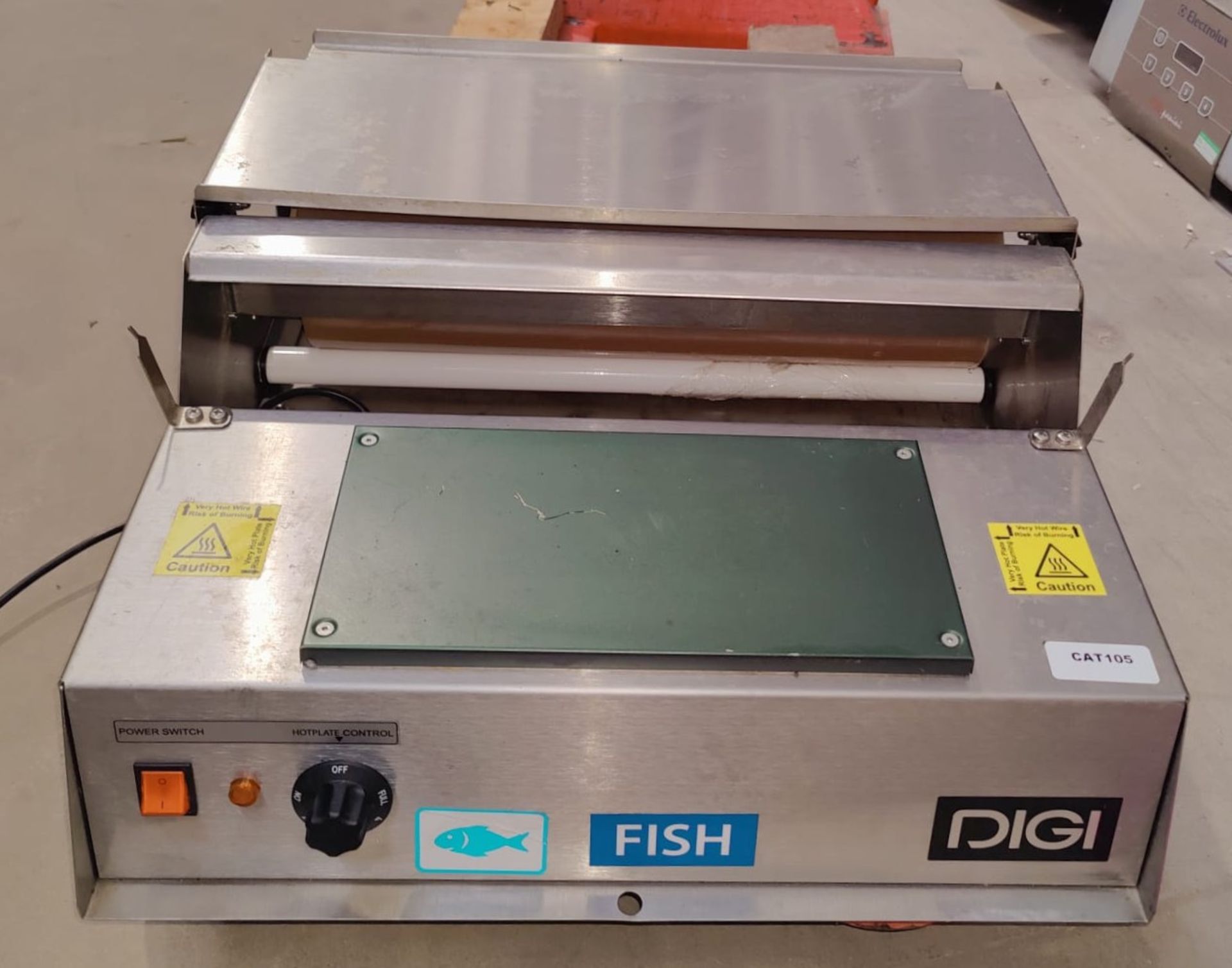 1 x Digi Commercial Fish / Meat Heated Wrapping Machine with Roll of Film - 240v - Image 4 of 4