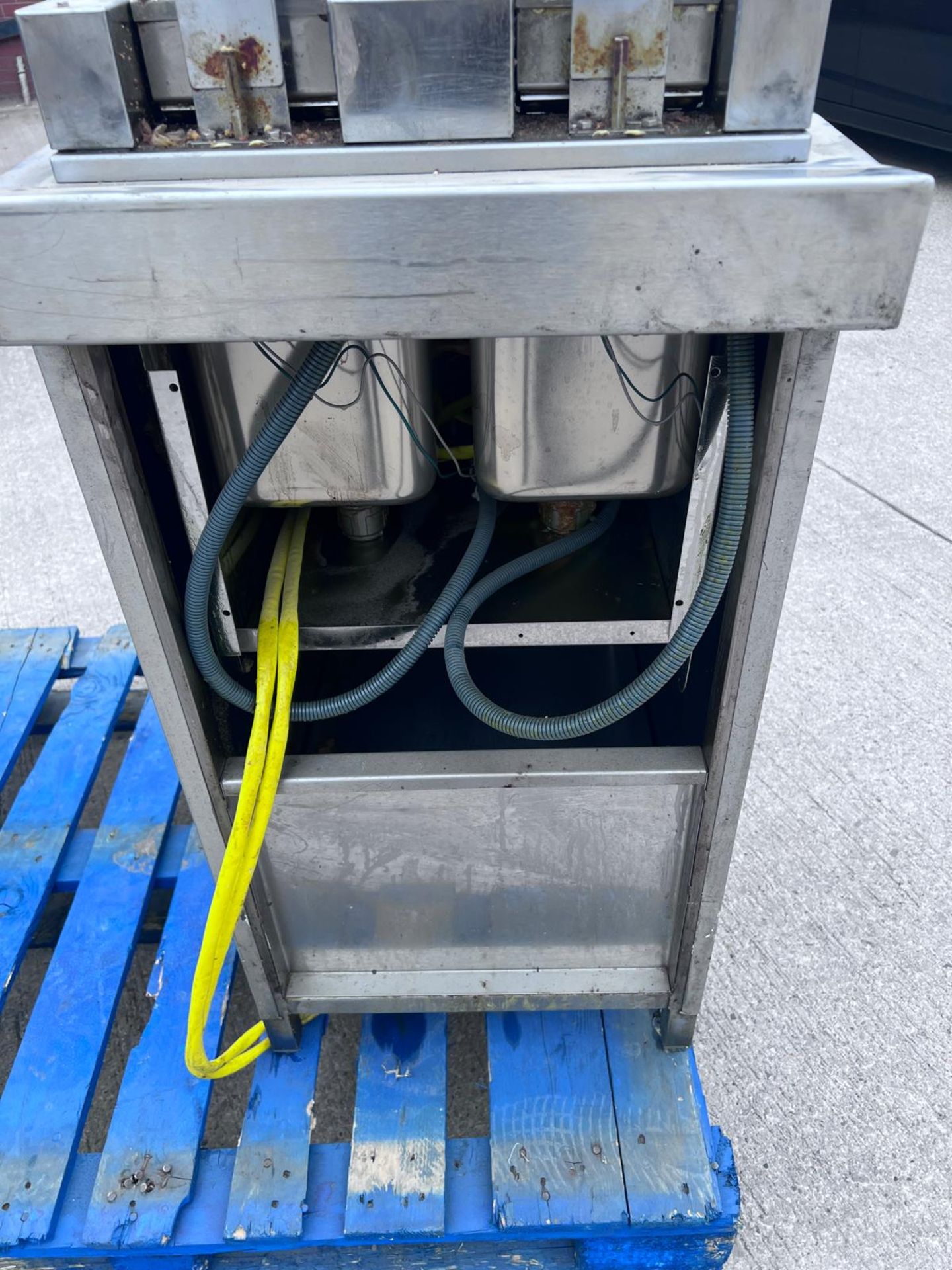 1 x Twin Tank Electric 3 Phase in a Stainless Steel Single Door Cabinet - Dimensions: H100 x W47 - Image 6 of 11