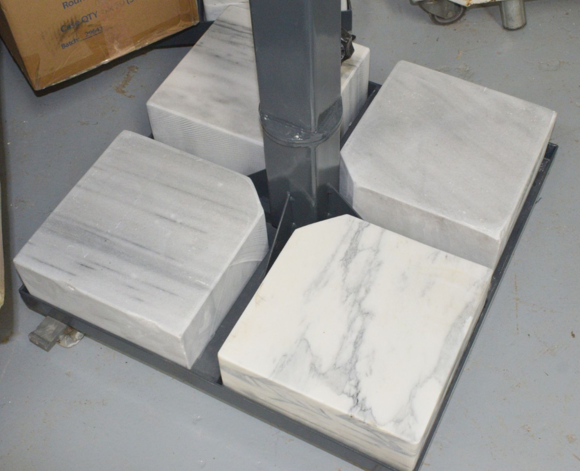 1 x El Vinci Premium 190cm Parasol on Heavy Duty Castors - Features a Winch Handle to Operate - Image 5 of 14