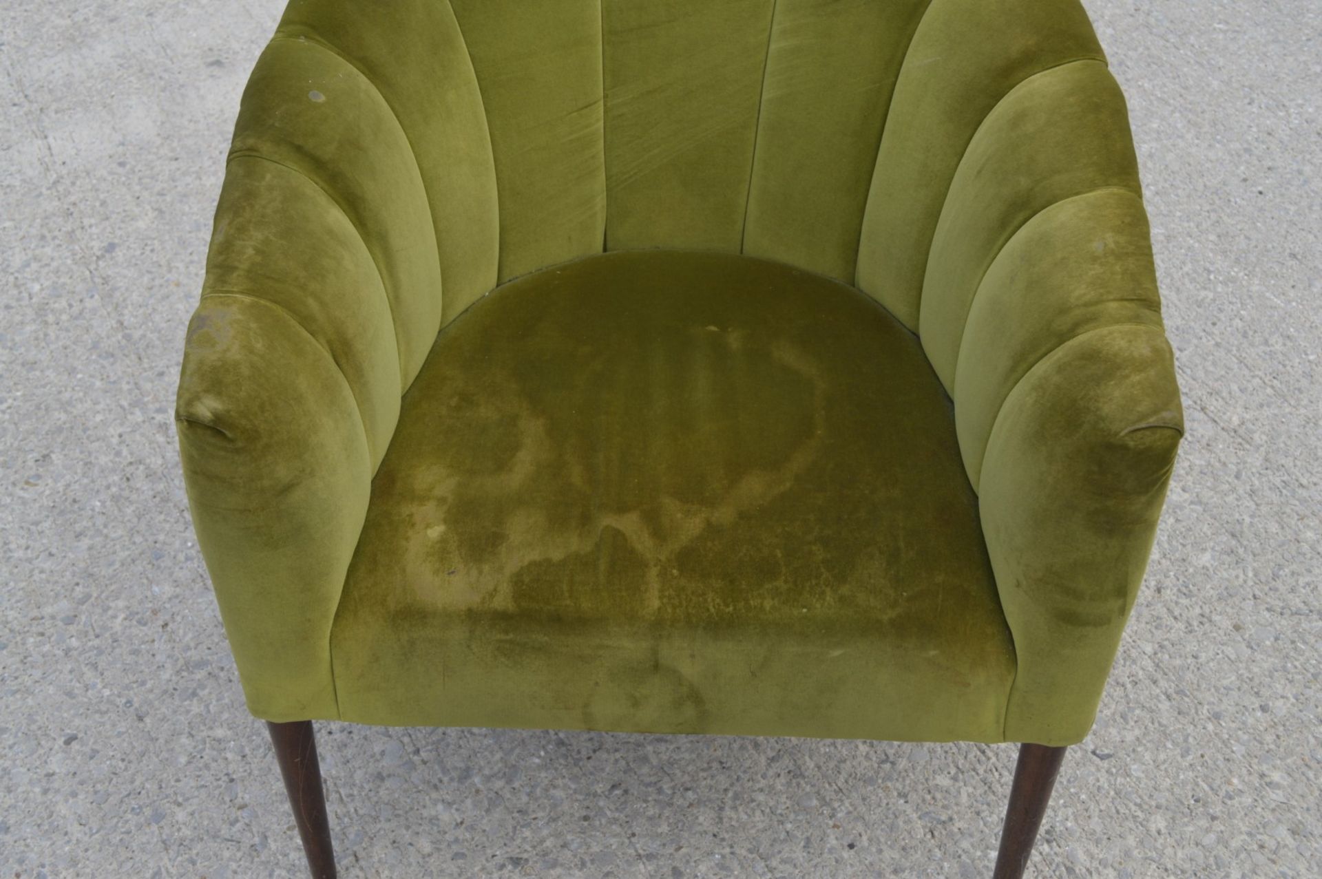 1 x Green Velvet Cocktail Tub Chair - Dimensions: H72 x W64 x D64 cms - Image 2 of 5