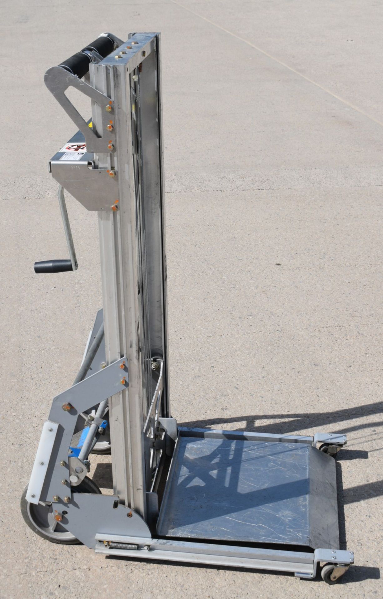 1 x Genie Load Lifter Platform Lift - Ideal for Couriers, Warehouses or Workshops - Max Load - Image 20 of 20