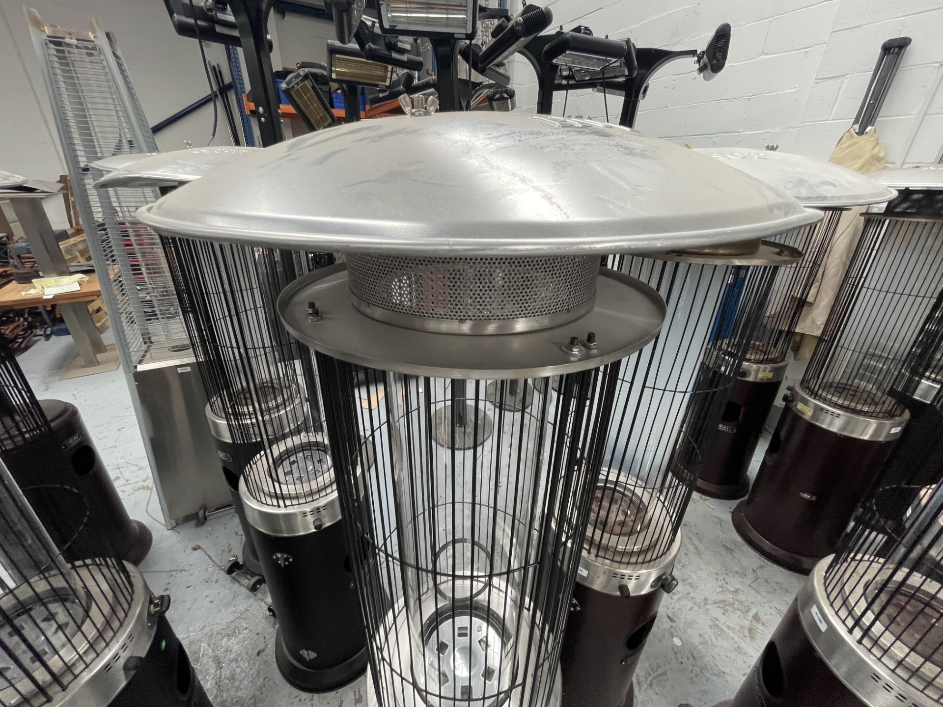 1 x Heat Outdoors Santini Spiral Flame 13.5kW Gas Freestanding Upright Patio Heater - Image 7 of 8