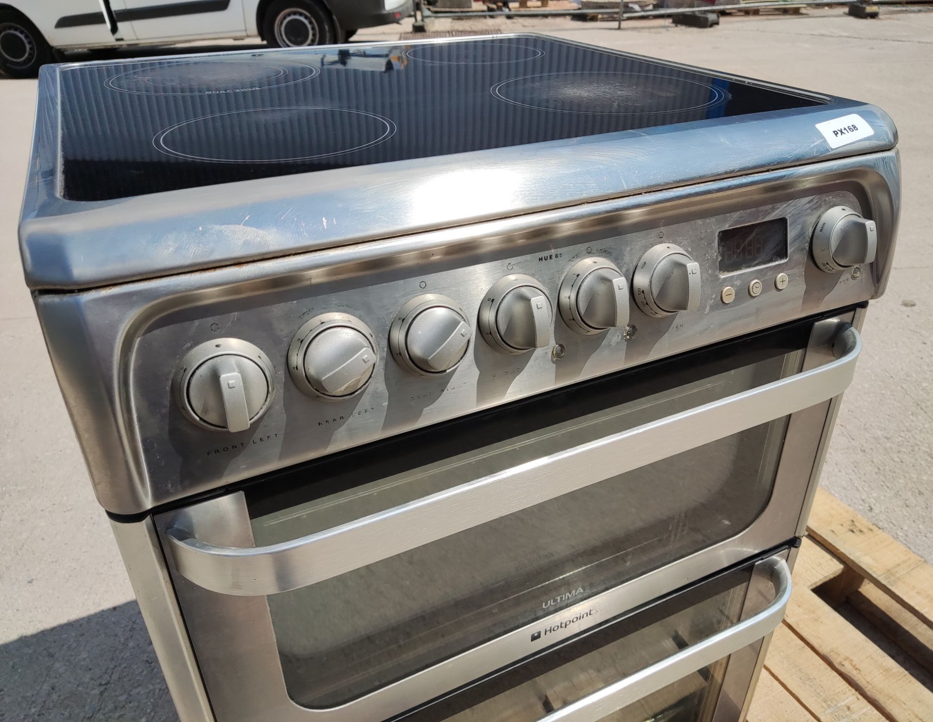 1 x HOTPOINT Ultima Hue61X Freestanding Electric Ceramic Cooker - Image 18 of 23
