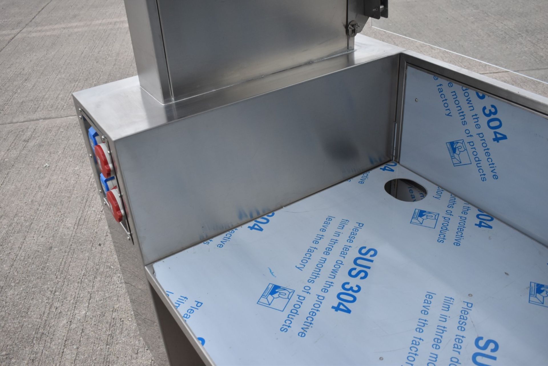 1 x Rexmartins Front Cooking Station For Griddles etc - Cooking Appliance Station With Lights - Image 6 of 15