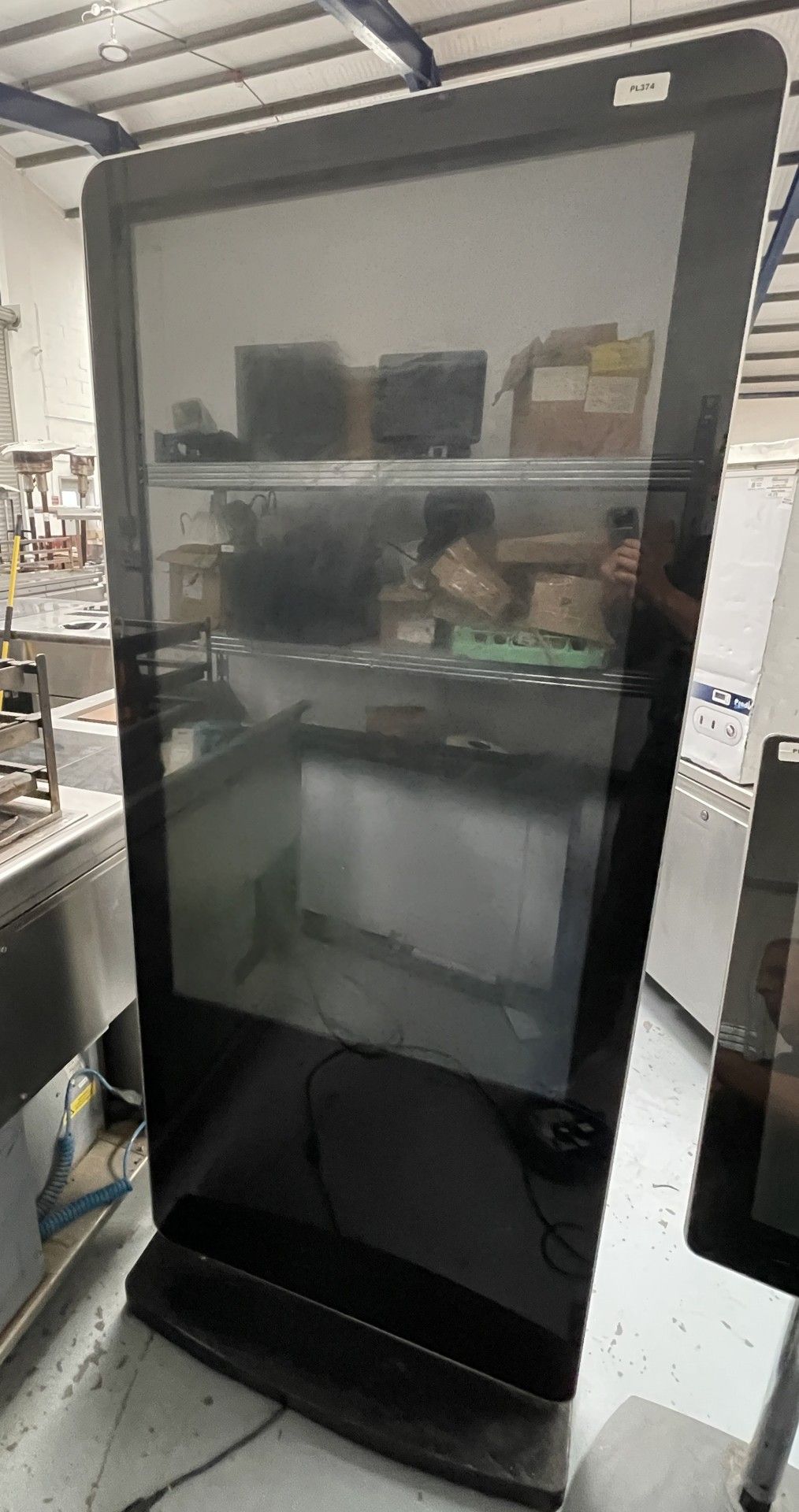 1 x Upright Digital Advertisement Signage Screen with Audio and WiFi - Powered by Android