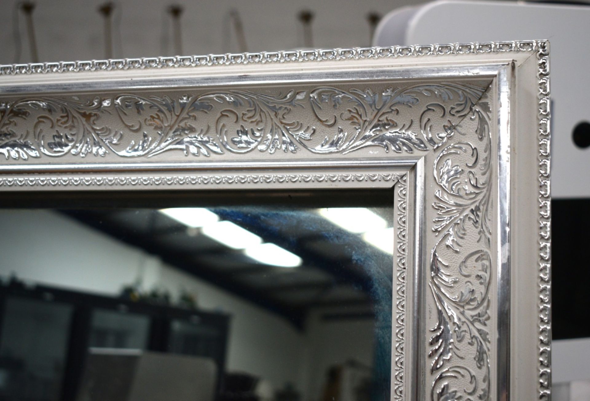 1 x Selfie Photo Booth - Features a Gigabyte Mini Computer, Sharp 43 Inch TV and a Professional - Image 7 of 11