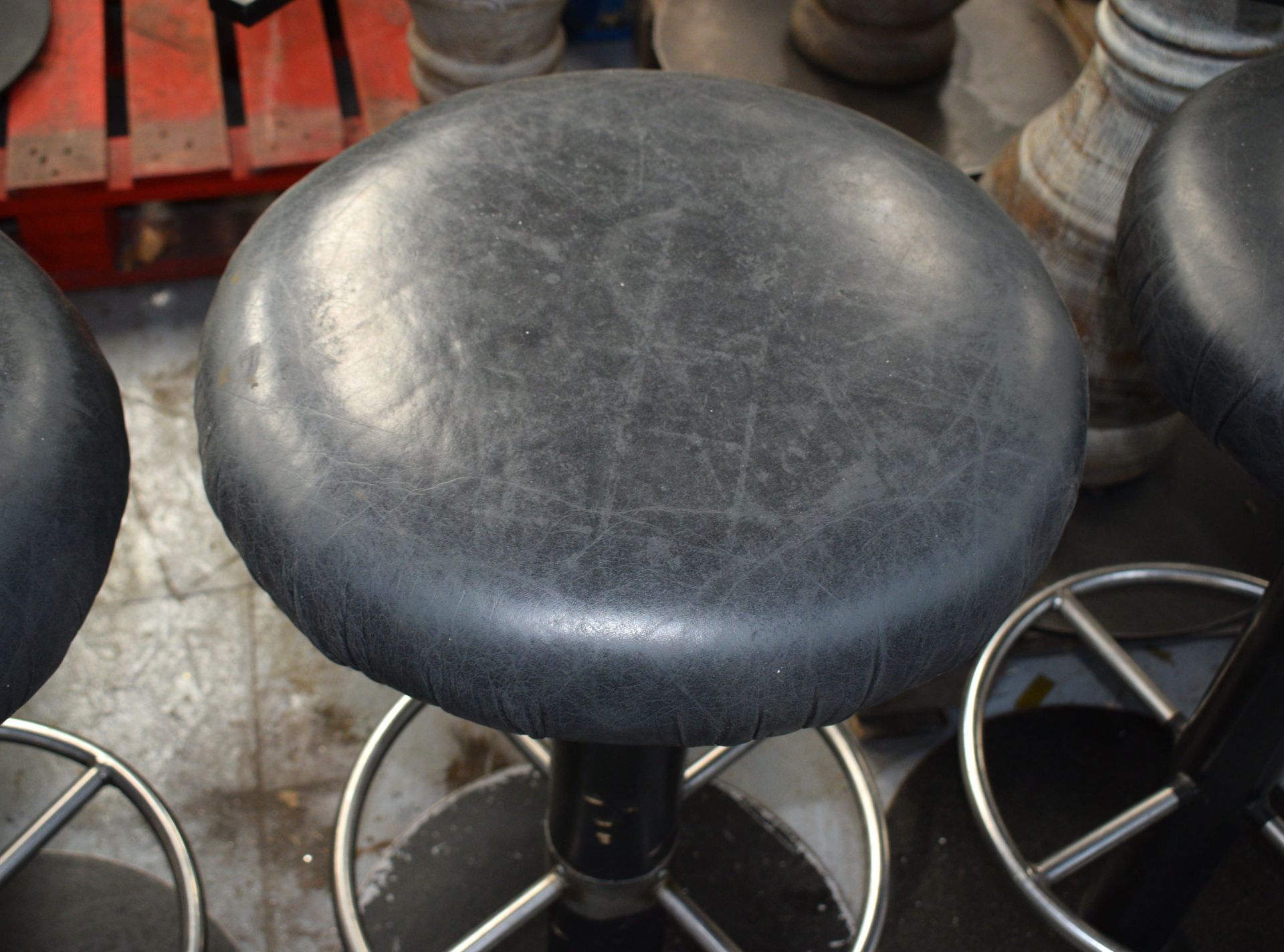 5 x Bar Stools Featuring Round Black Leather Seats, Backrests and Chrome Footrests - Dimensions: H80 - Image 8 of 10