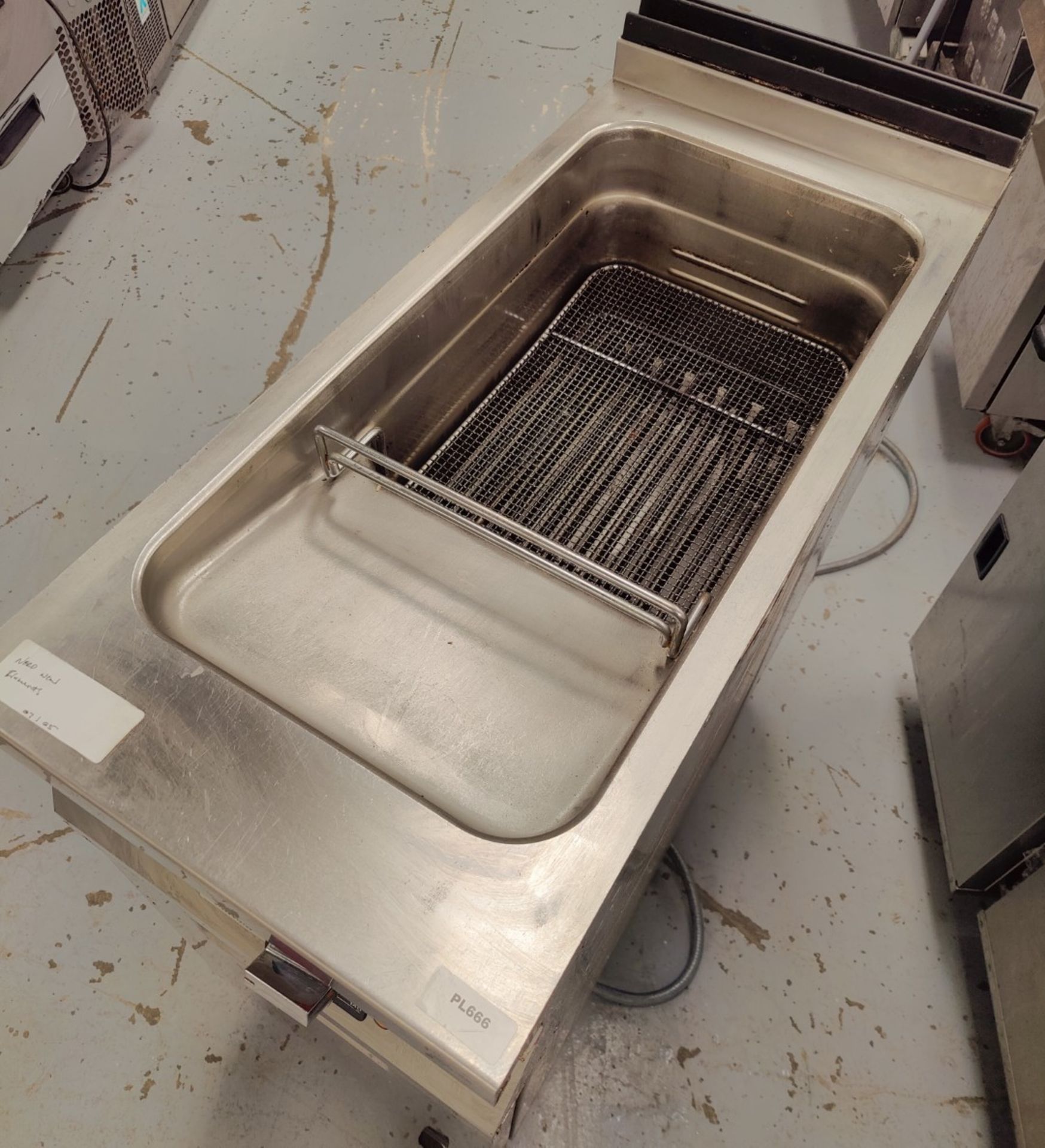 1 x Angelo Po Single Tank Electric Fryer - 3 Phase - Dimensions: H90 x W40 x D91 cms - Image 6 of 14