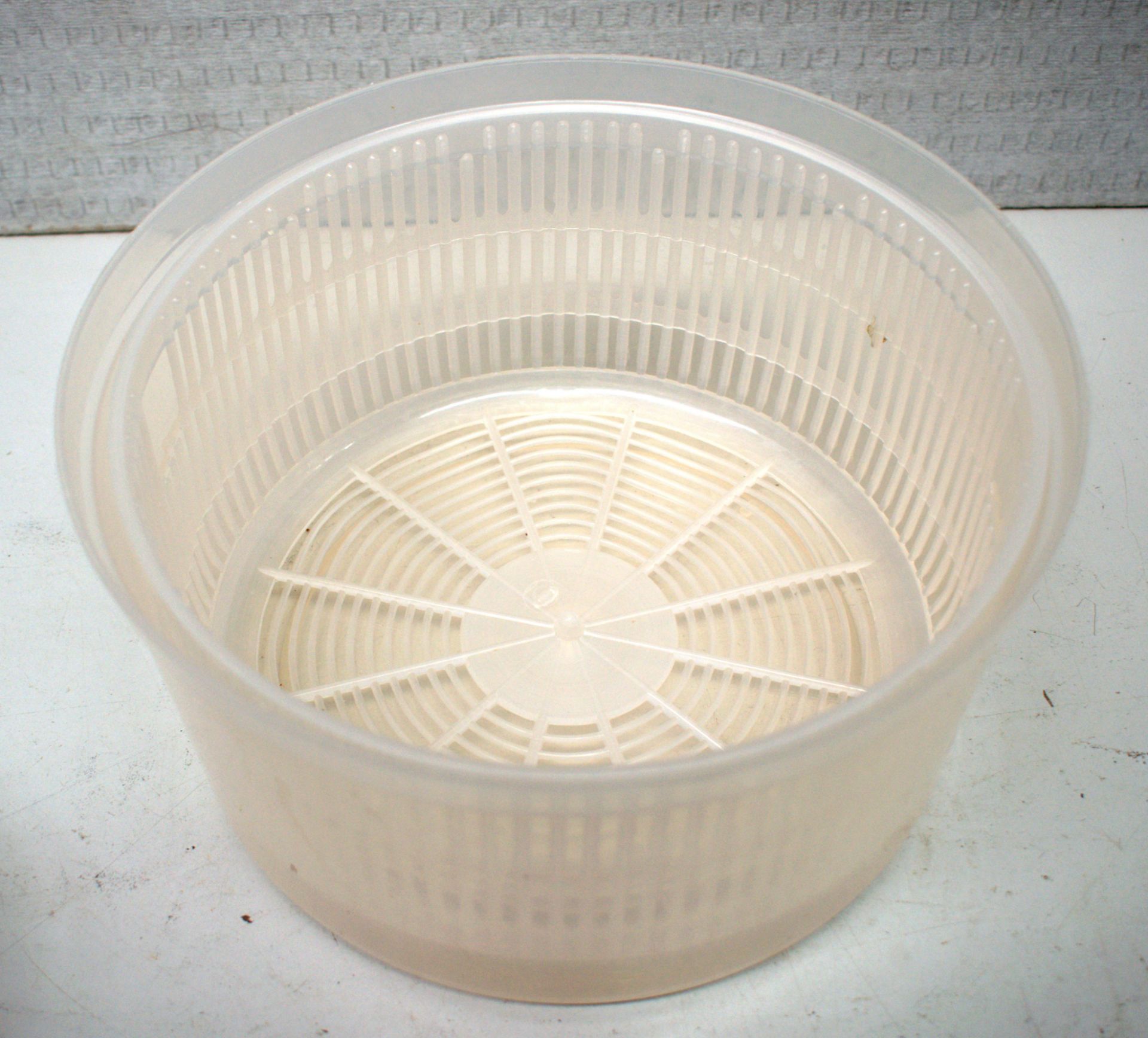 4 x Assorted Kitchen Items - Pan, Cake Tins, Salad Spinner - Image 11 of 11