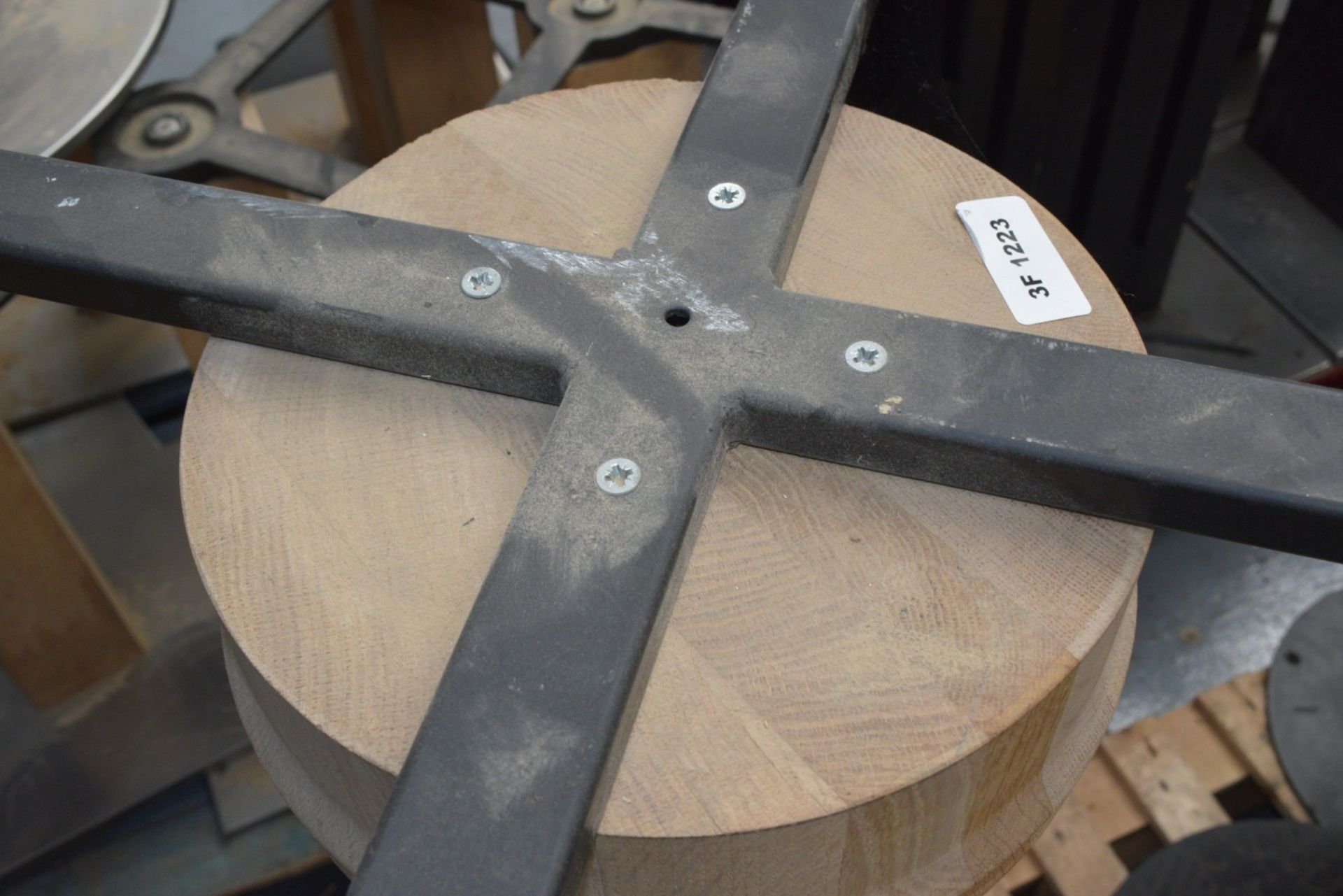 2 x Large Pedestals for Bar Tables Featuring Natural Wooden Columns - Dimensions: H106cm with a 60cm - Image 9 of 12