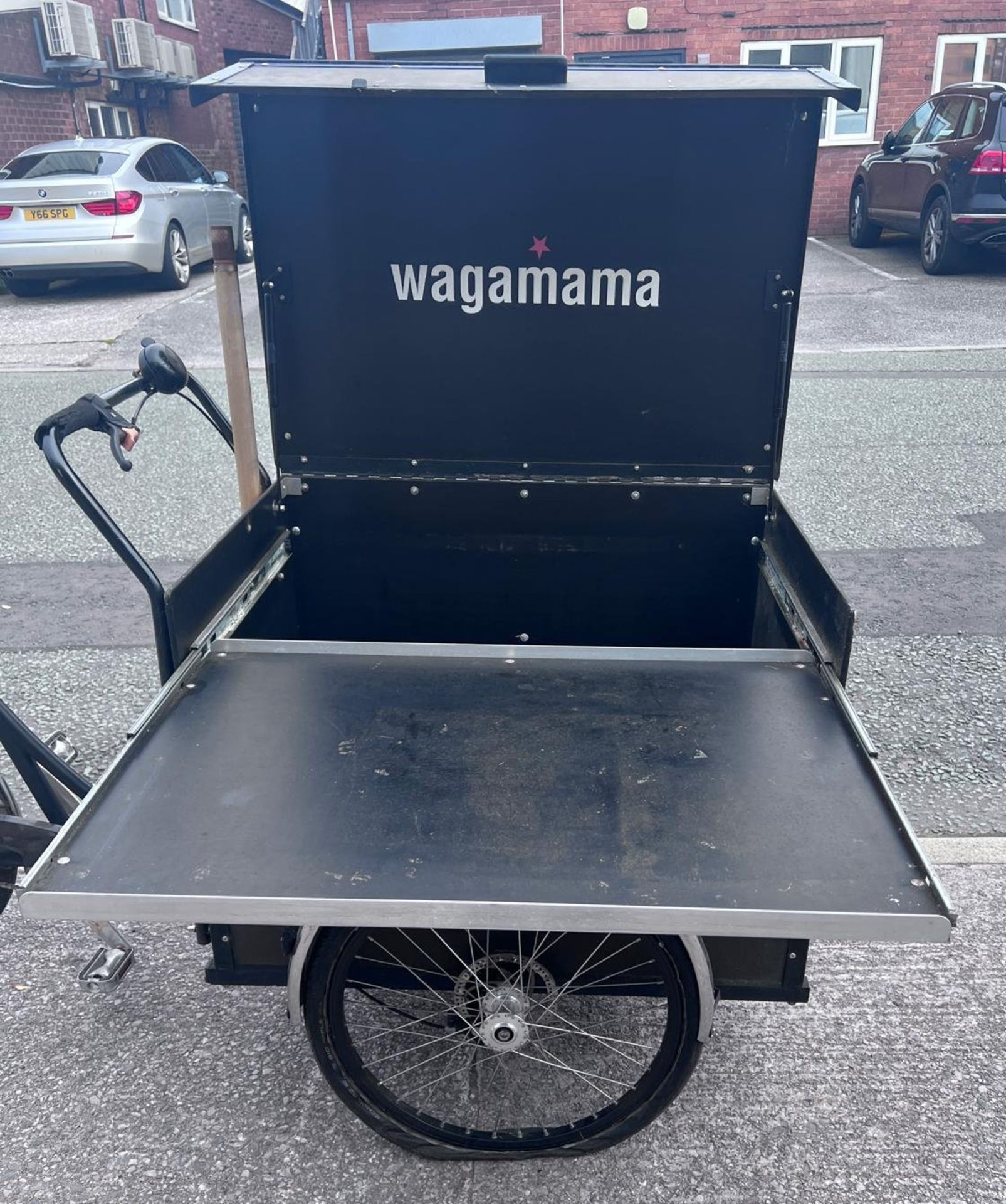 1 x Christiania Three Wheel Event Bike - Single Speed Bike Featuring a Secure Box with Gas Lift Lid - Image 6 of 30