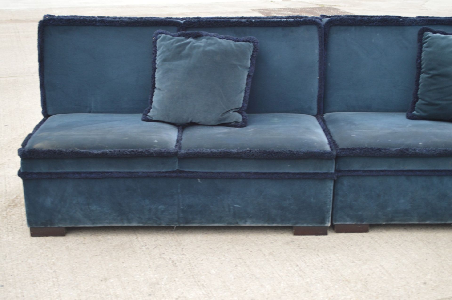 4 x Blue Velvet Slipper Seating Benches with Fringe Trims and 6 x Matching Cushions - Image 9 of 12