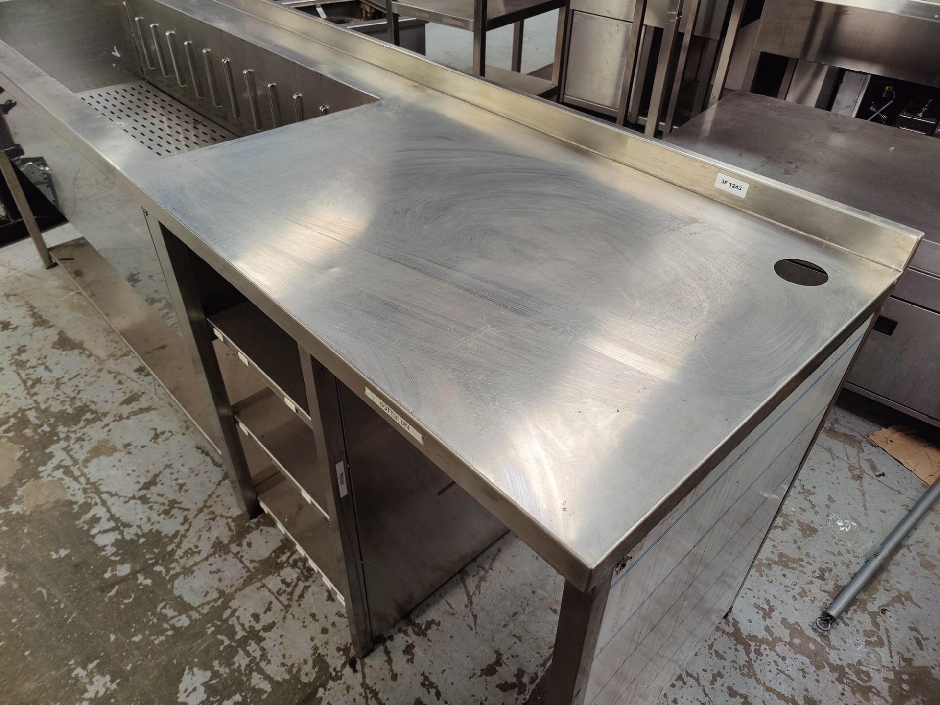 1 x Stainless Steel Back Bar Unit Features Large Ice Well, Prep Area and Shelves - Dimensions: H83 - Image 4 of 9