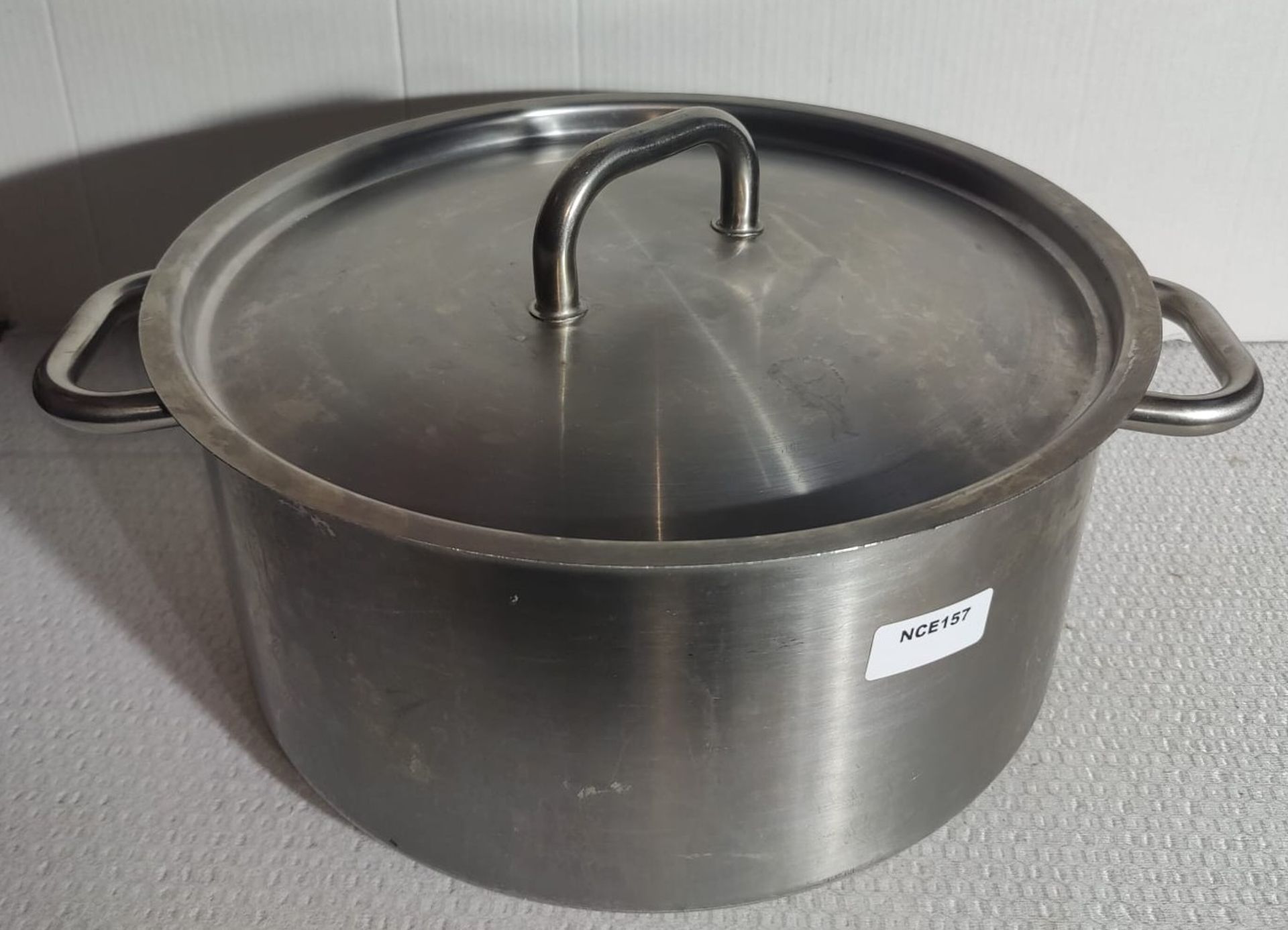 2 x Large Cooking Pans with Handles and Lids - Dimensions: H18 x W38 cms