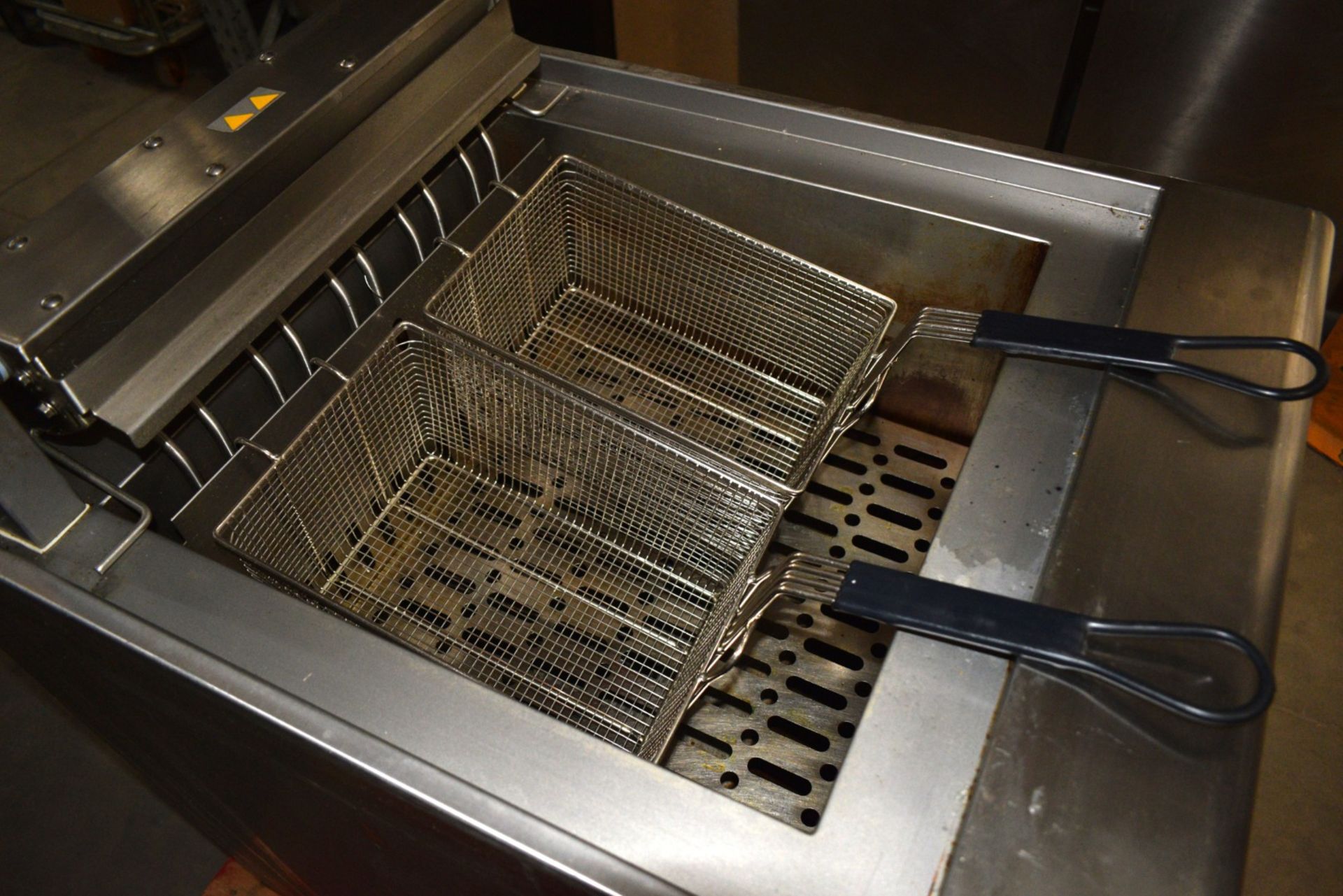 1 x Falcon Dominator Plus E3860 40 Ltr Electric Freestanding Single Tank Fryer with 2 x Baskets - Image 14 of 17