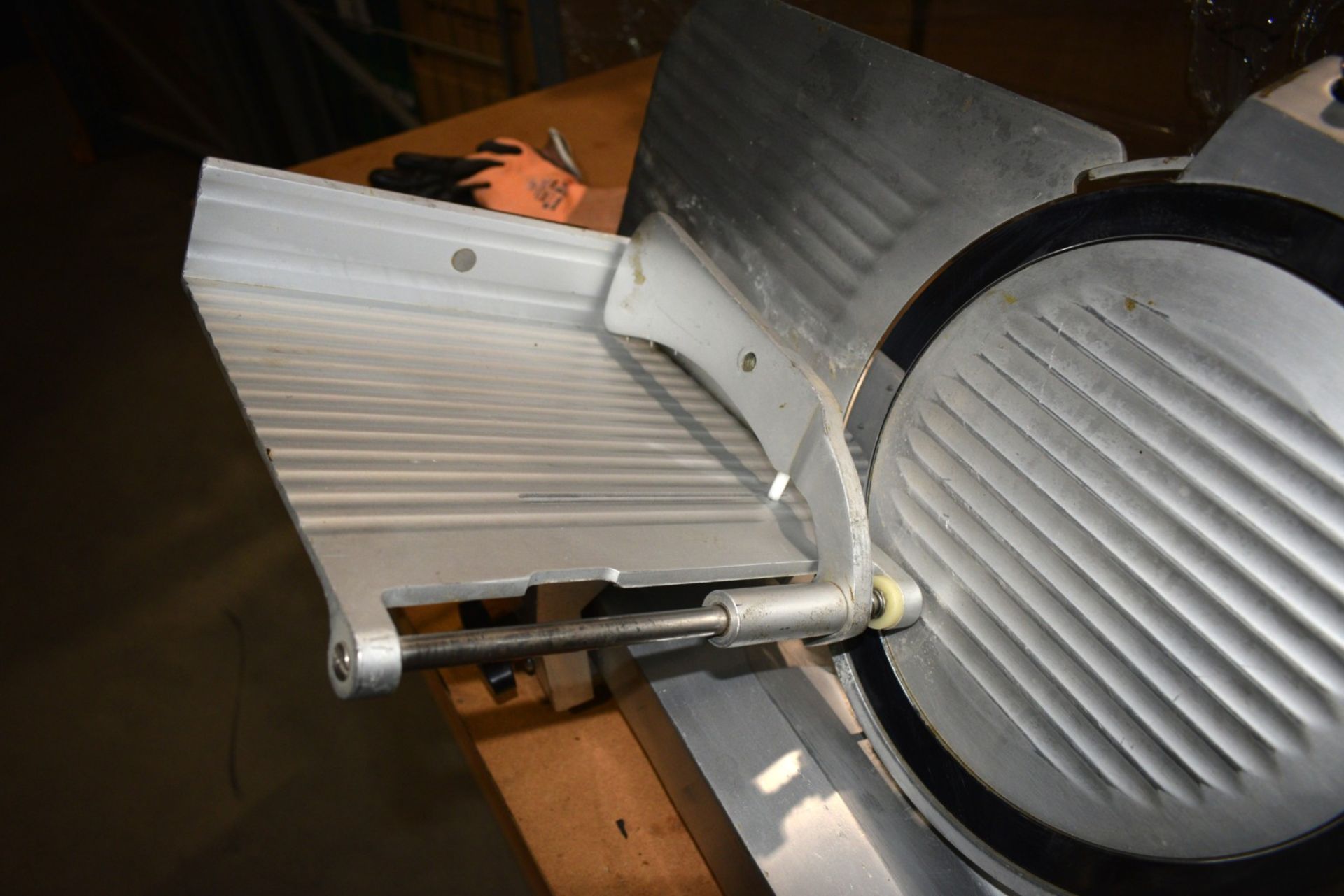 1 x Buffalo 12 Inch Deli Meat Slicer - 240v - Ref: DNW330 - CL011 - Location: Altrincham WA14 - Image 6 of 6