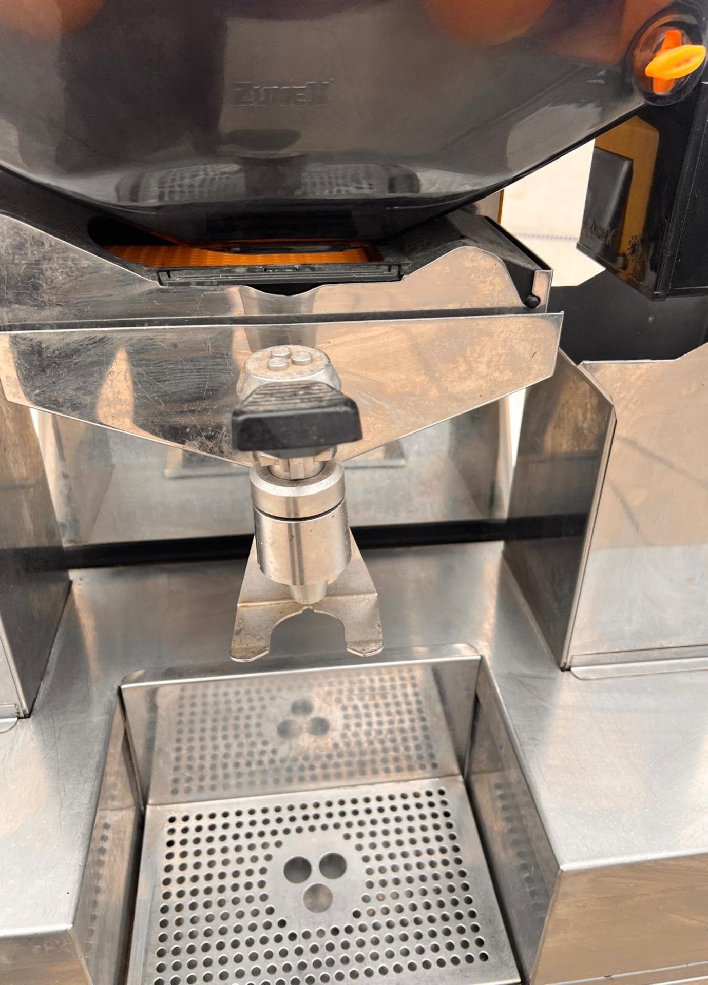 1 x Zumex Speed S plus Self-Service Podium Juicer - Image 20 of 22