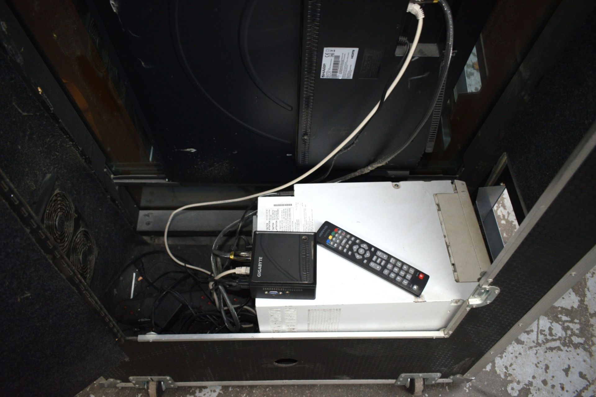 1 x Selfie Photo Booth - Features a Canon EOS 1300D DSLR Camera, Speaker, Gigabyte Mini Computer - Image 21 of 23