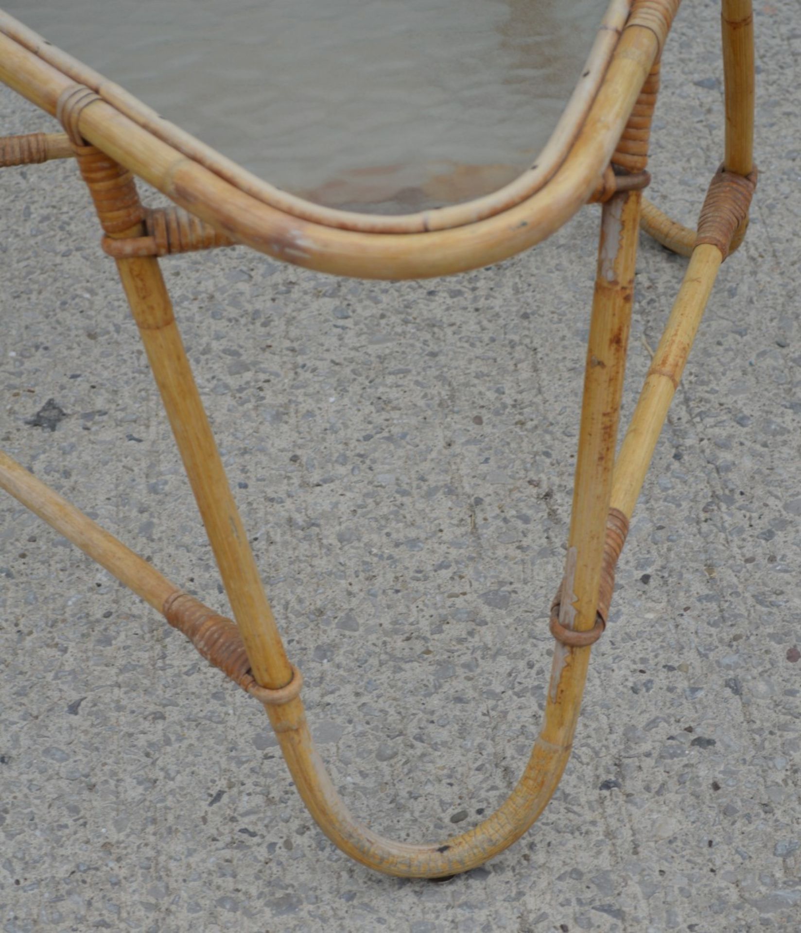 1 x Small Triamgular Rattan Conservatory Side Table with Glass Top - Dimensions: H43 x W54 x D69 cms - Image 4 of 7