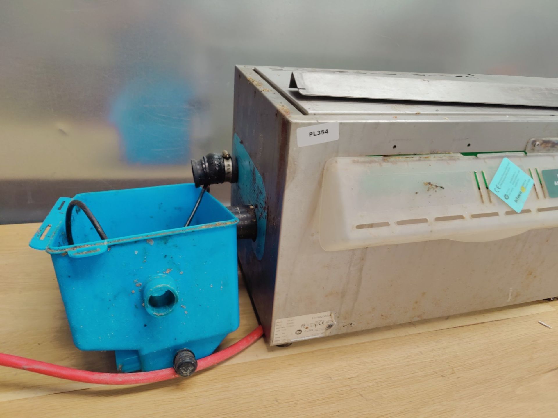 1 x Greaseshield GS1850 Grease Trap System for Commercial Dishwashers - Dimensions: H36 x W84 - Image 3 of 6