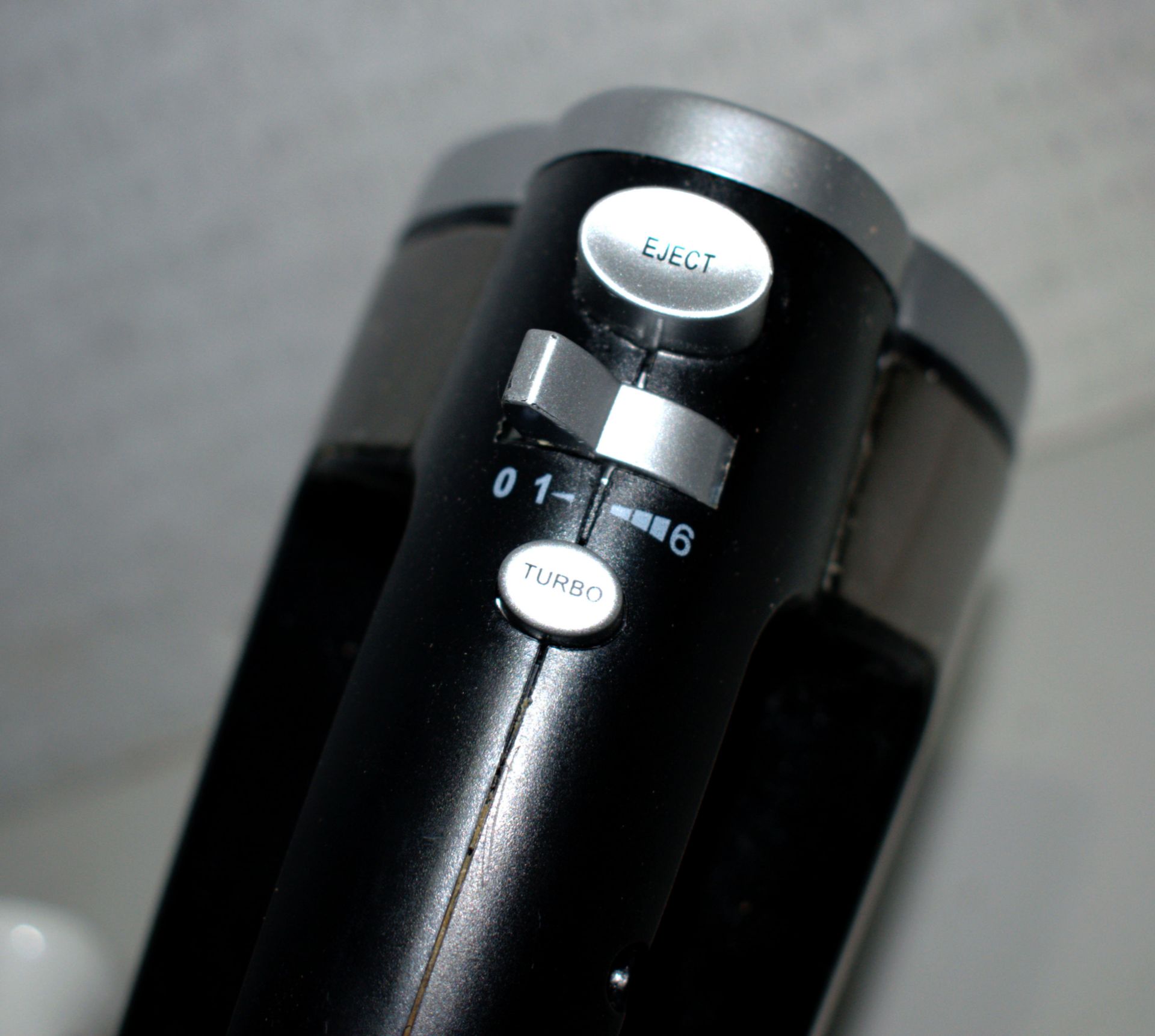 2 x Food Mixers - 1 x Stick Blender and 1 x Electric Whisk - Image 8 of 8