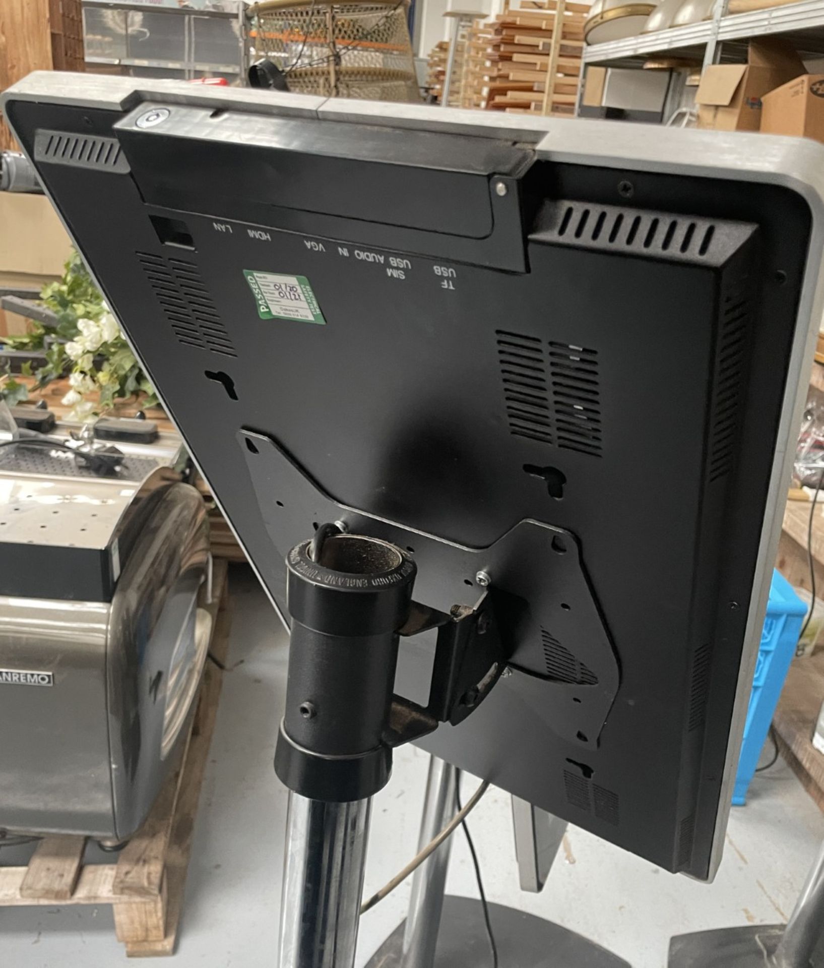 1 x Digital Advertisement Signage Screen with Audio and WiFi - Powered by Android - Floor Mounted - Image 4 of 7