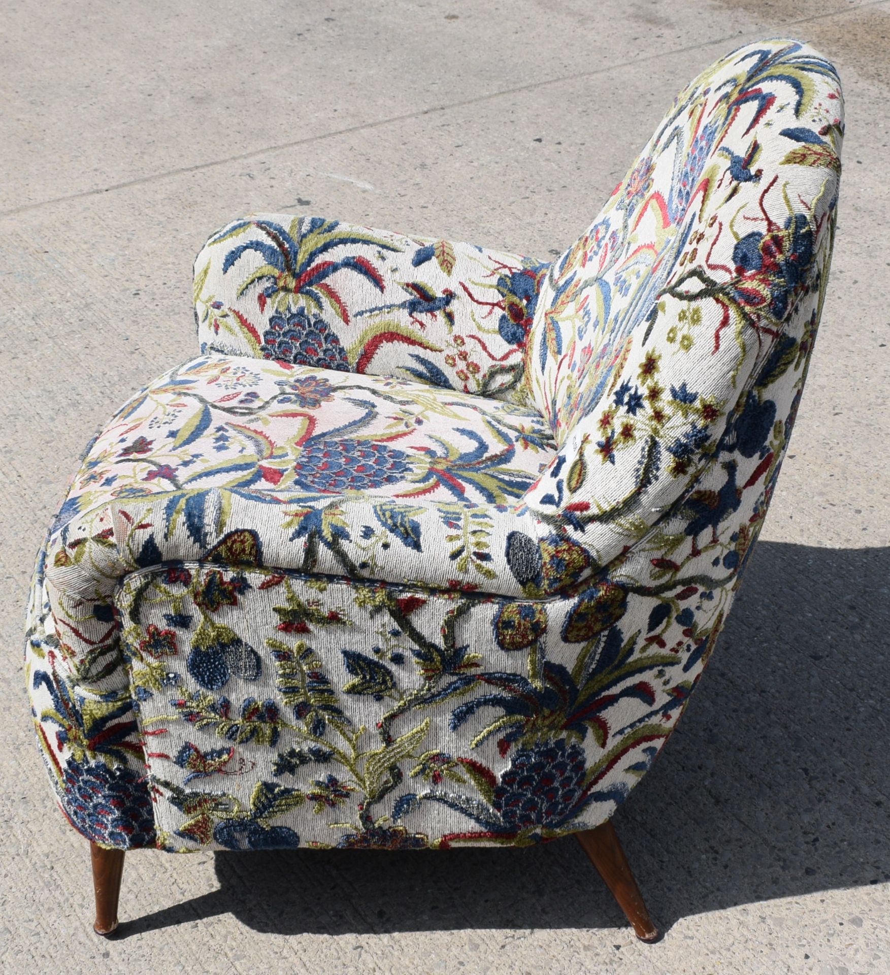 2 x George Smith Lounge Chair Featuring Floral Fbric Upholstery and Wooden Feet - Image 4 of 14