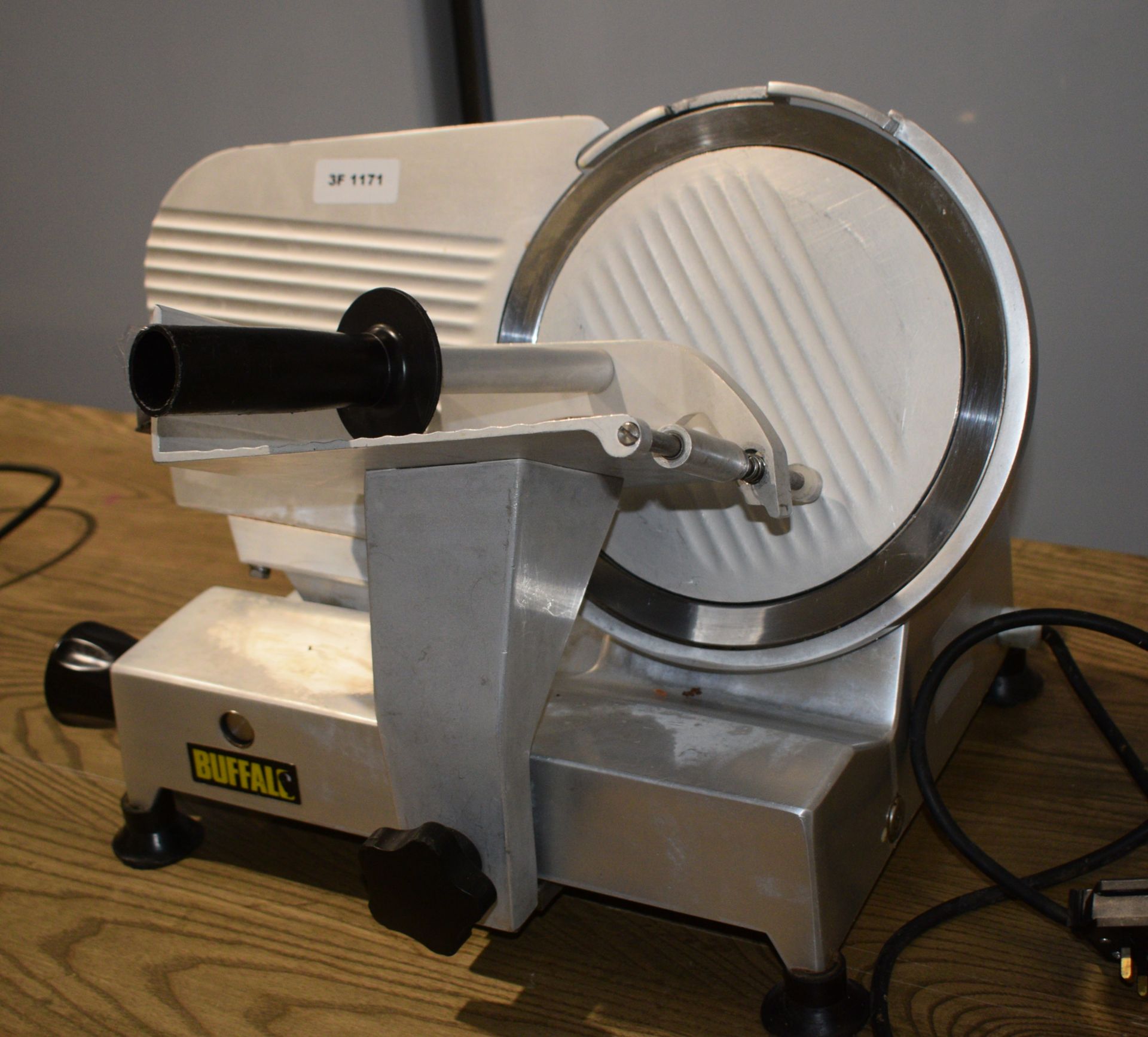 1 x Buffalo Countertop Meat Slicer - 240v - Ref: 1171 - Removed from a Restaurant Environment - - Image 2 of 5