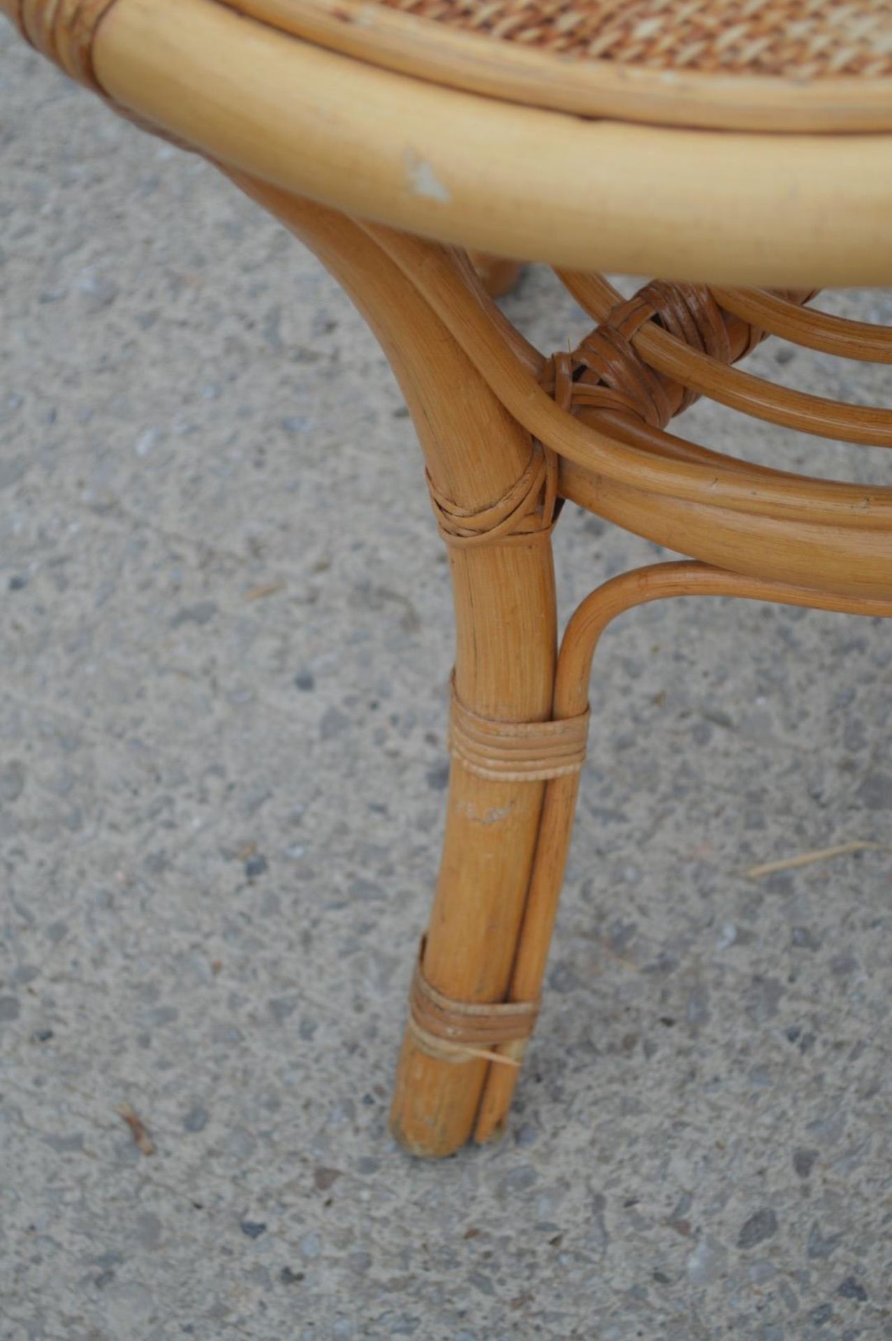 1 x Small Rattan Conservatory Side Table - Dimensions: H55 x W55 x D55 cms - Image 4 of 10