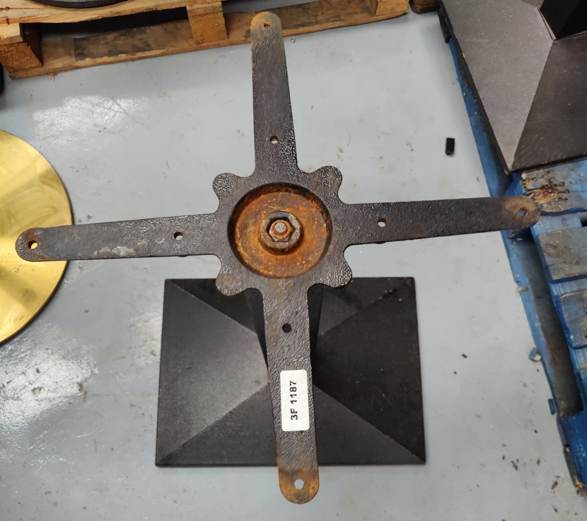 4 x Pedestal Bases for Restaurant Tables - Features a Rectangular Pyramid Style Support Base - Image 2 of 3