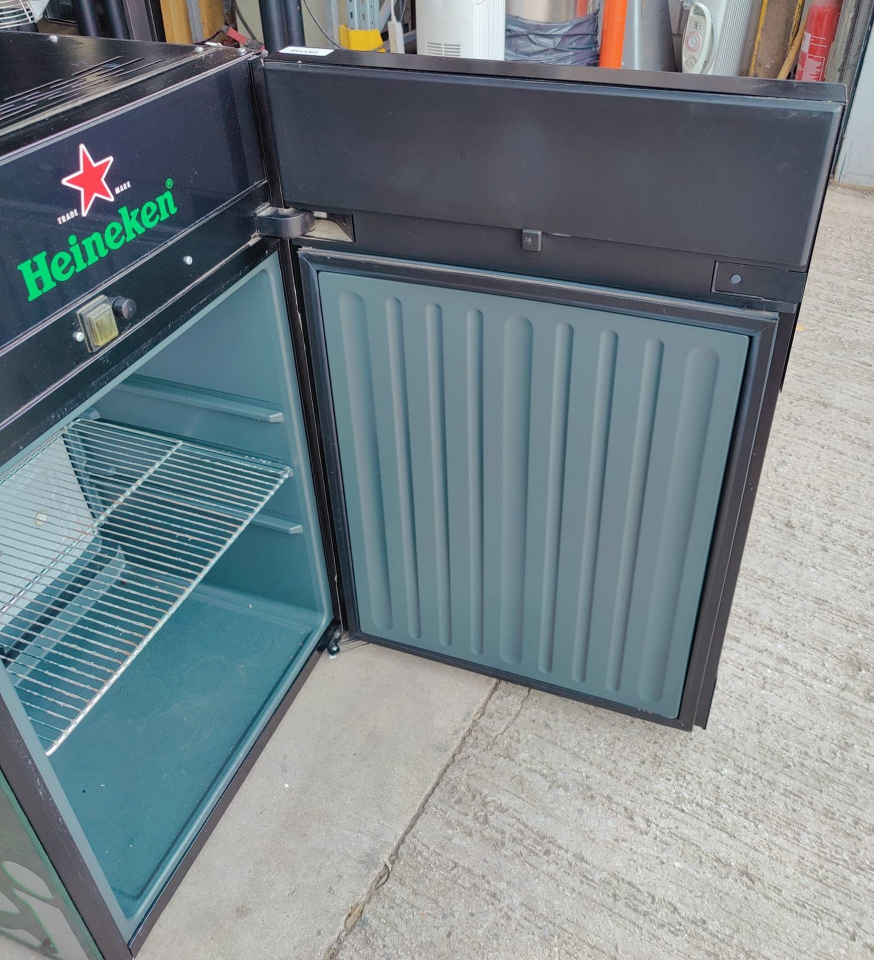 1 x Liebherr HNK990 Drinks Fridge with Pravaha / Heineken Branding - Dimensions: H84 x W52 x D53 cms - Image 4 of 10