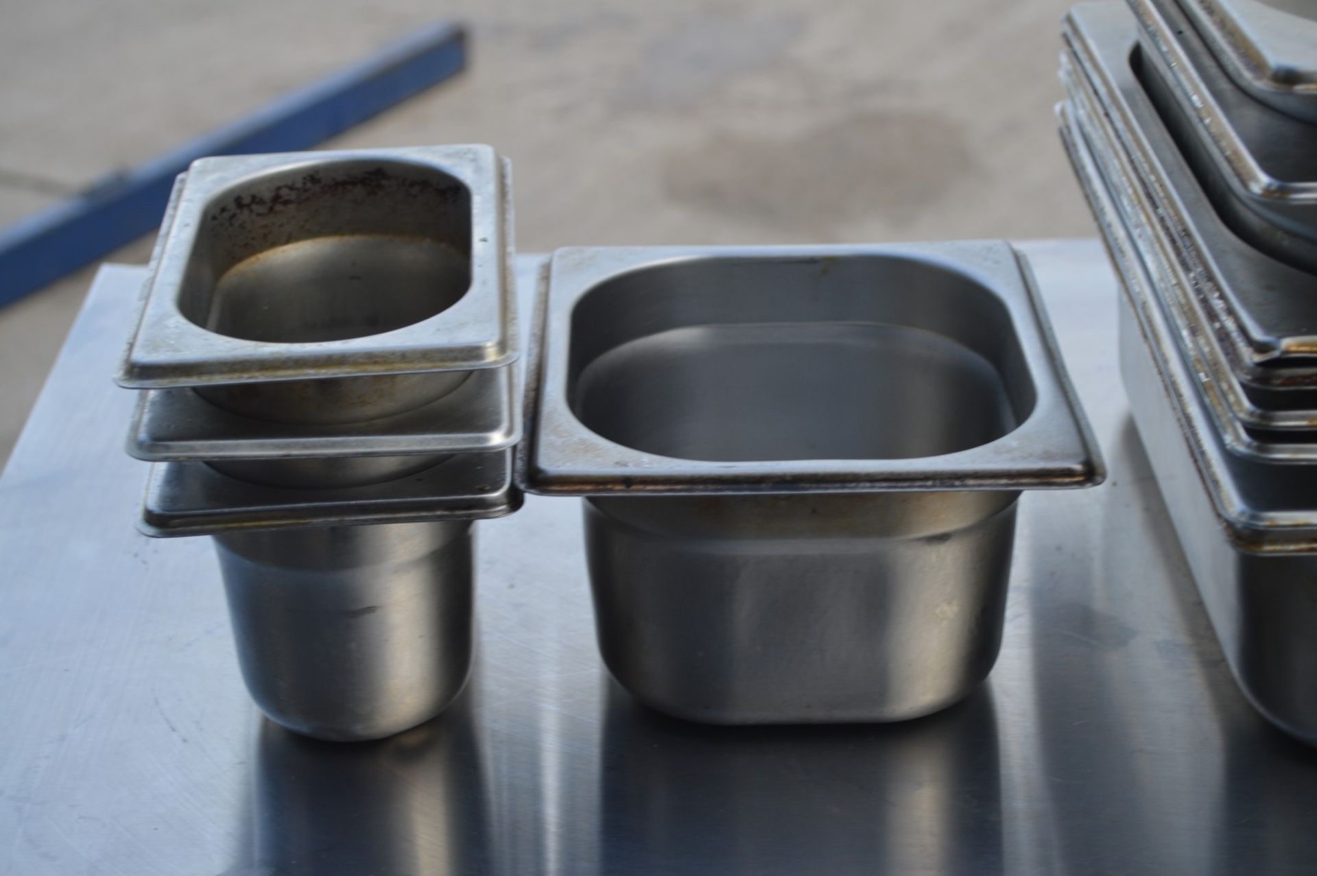 13 x Assorted Stainless Steel Gastro Pans - Various Sizes - Image 4 of 5