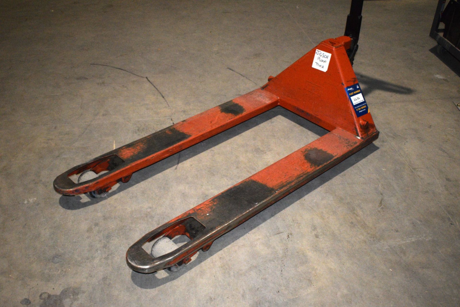 1 x BT Pallet Pump Truck - Fork Length: 120cm x Fork Width: 68cm - Good Working Order - Image 2 of 5