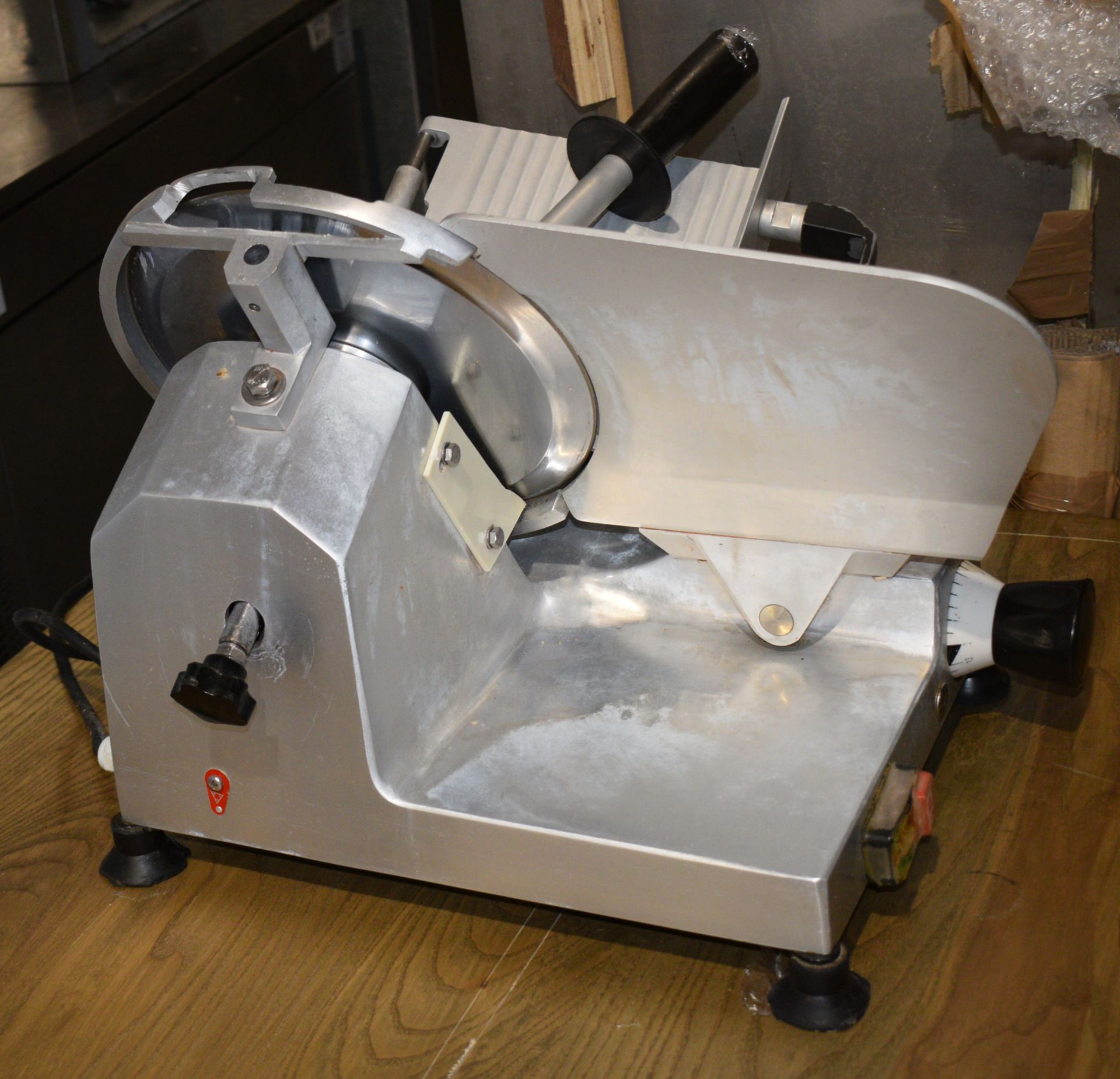1 x Buffalo Countertop Meat Slicer - 240v - Ref: 1171 - Removed from a Restaurant Environment - - Image 3 of 5