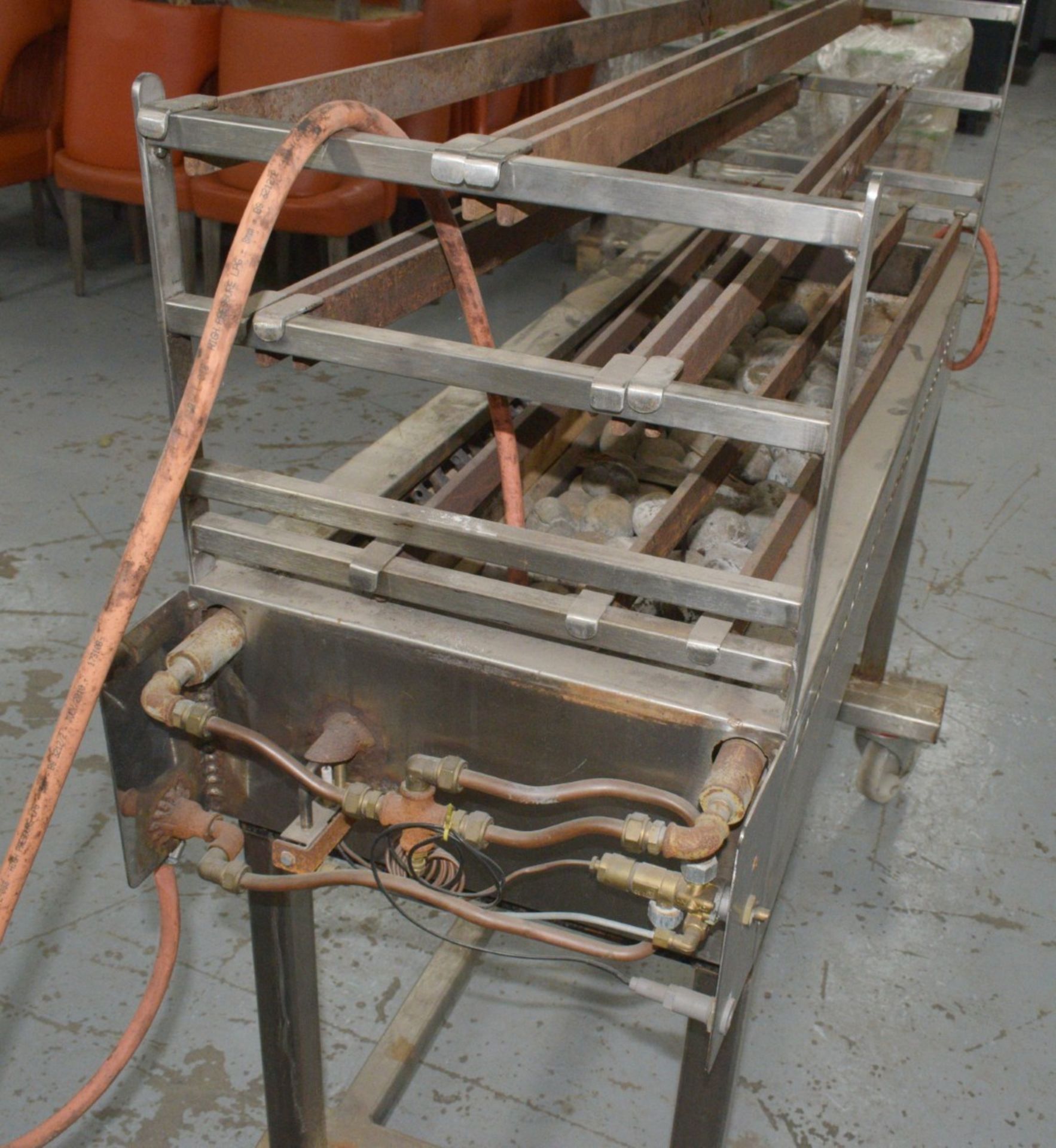 1 x Charcoal Kebab / Meat Grill - Gas Powered - Image 15 of 15