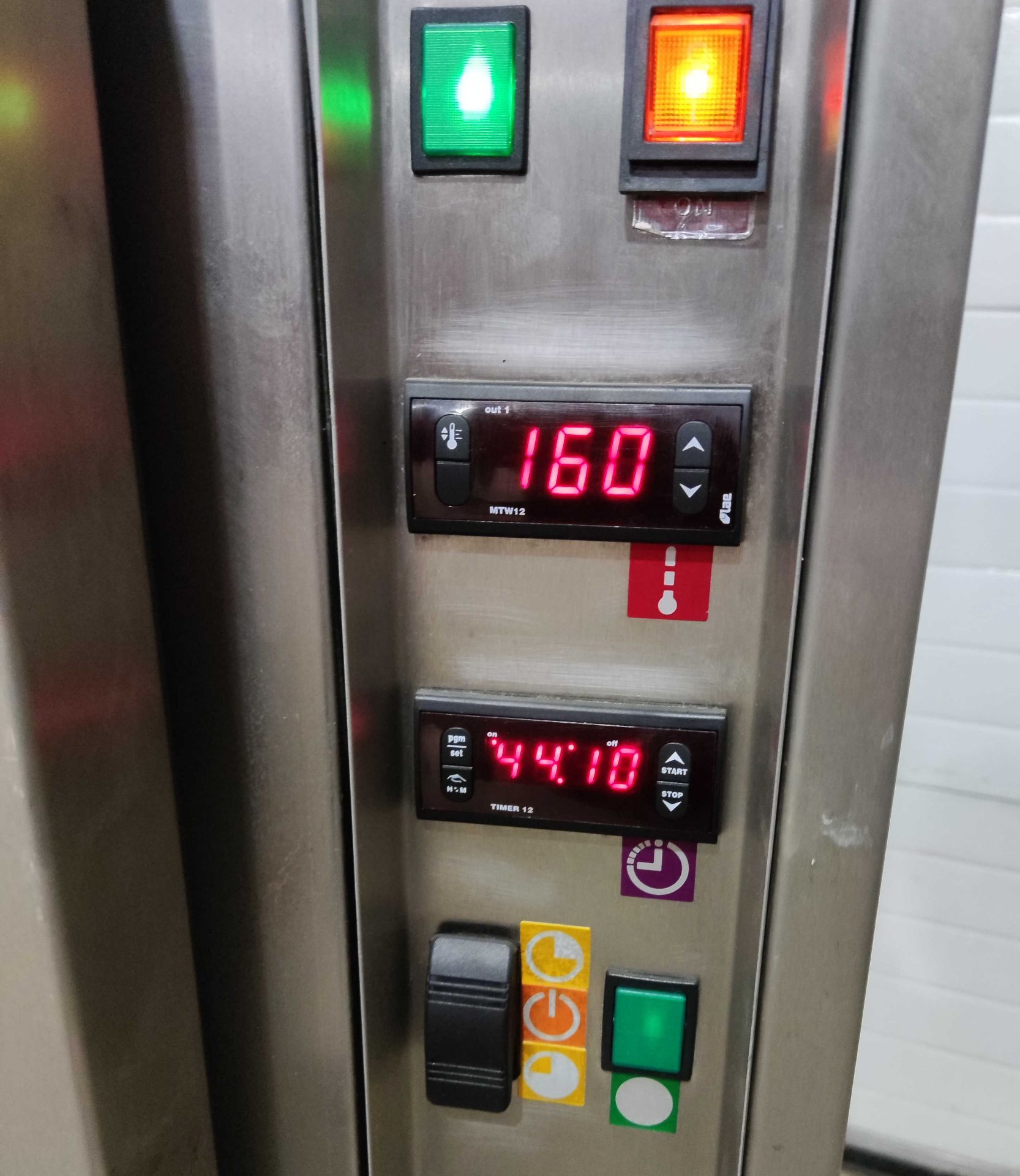 1 x MOFFAT 3 Phase Pie Warmer Cabinet / Hot Cupboard - H142 x W60 x D70 cms - Image 15 of 16