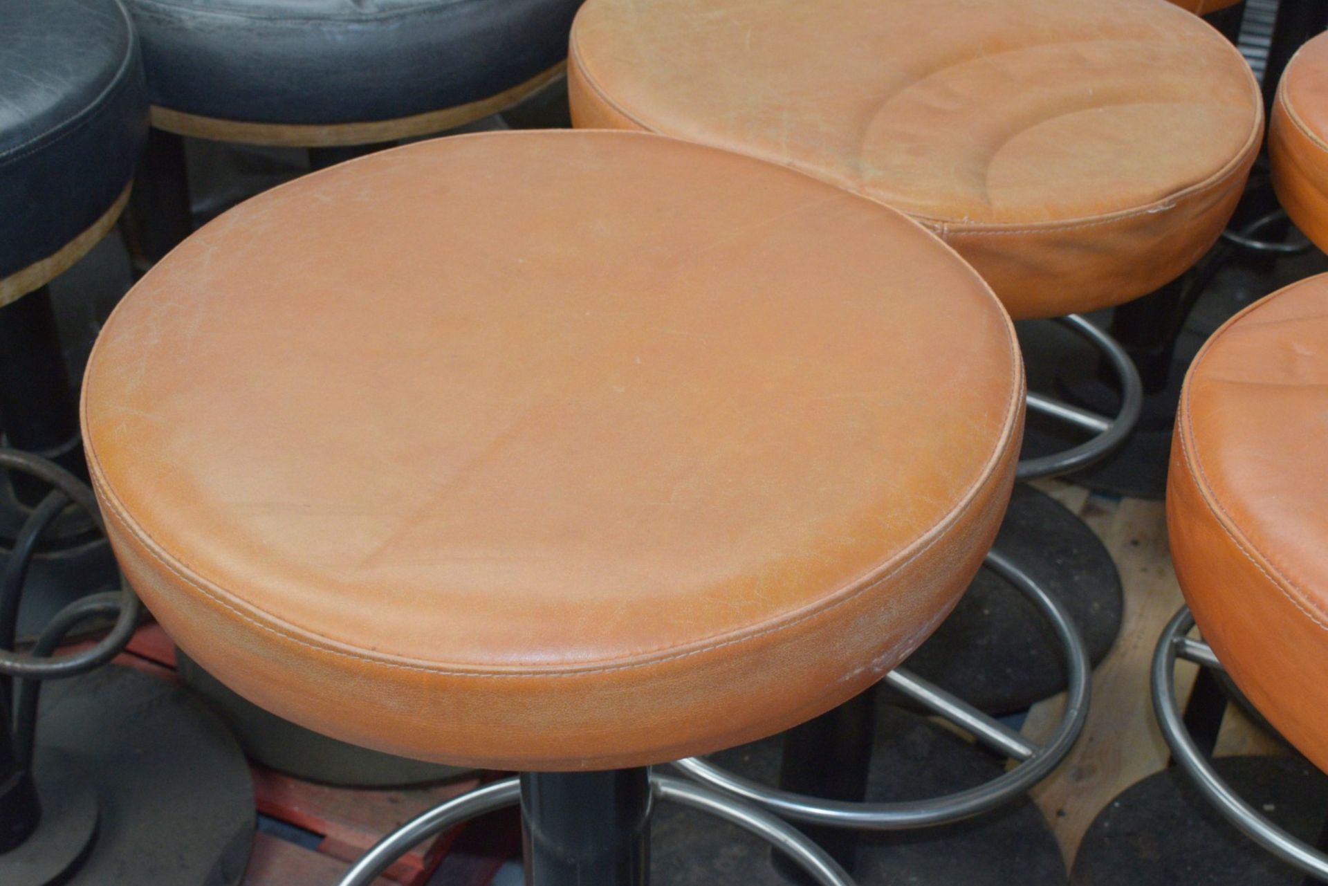 6 x Bar Stools Featuring Round Tan Leather Seats and Chrome Footrests - Dimensions: H79 x W46 - Image 8 of 9