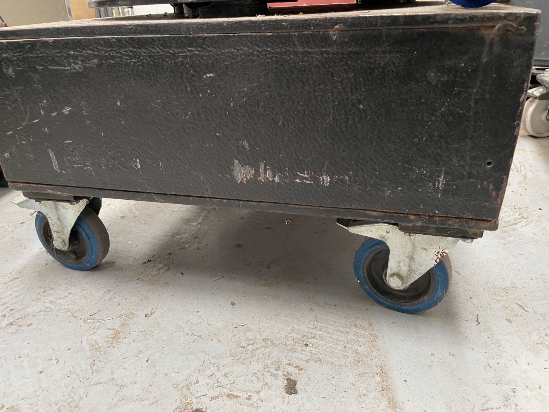 1 x Tansun Sorrento Upright Freestanding Triple Infrared Heater - Suitable for Indoor or Outdoor Use - Image 4 of 9