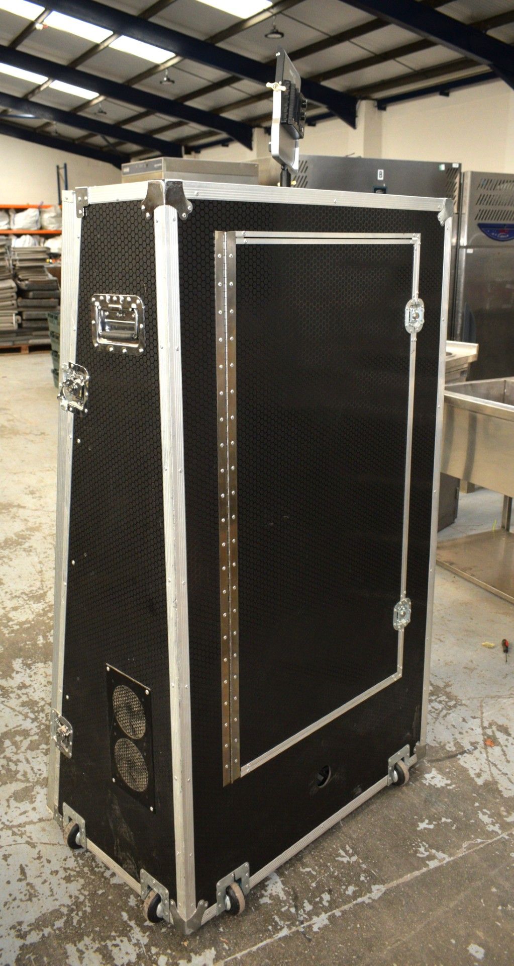 1 x Selfie Photo Booth - Features a Canon EOS 1300D DSLR Camera, Speaker, Gigabyte Mini Computer - Image 23 of 23