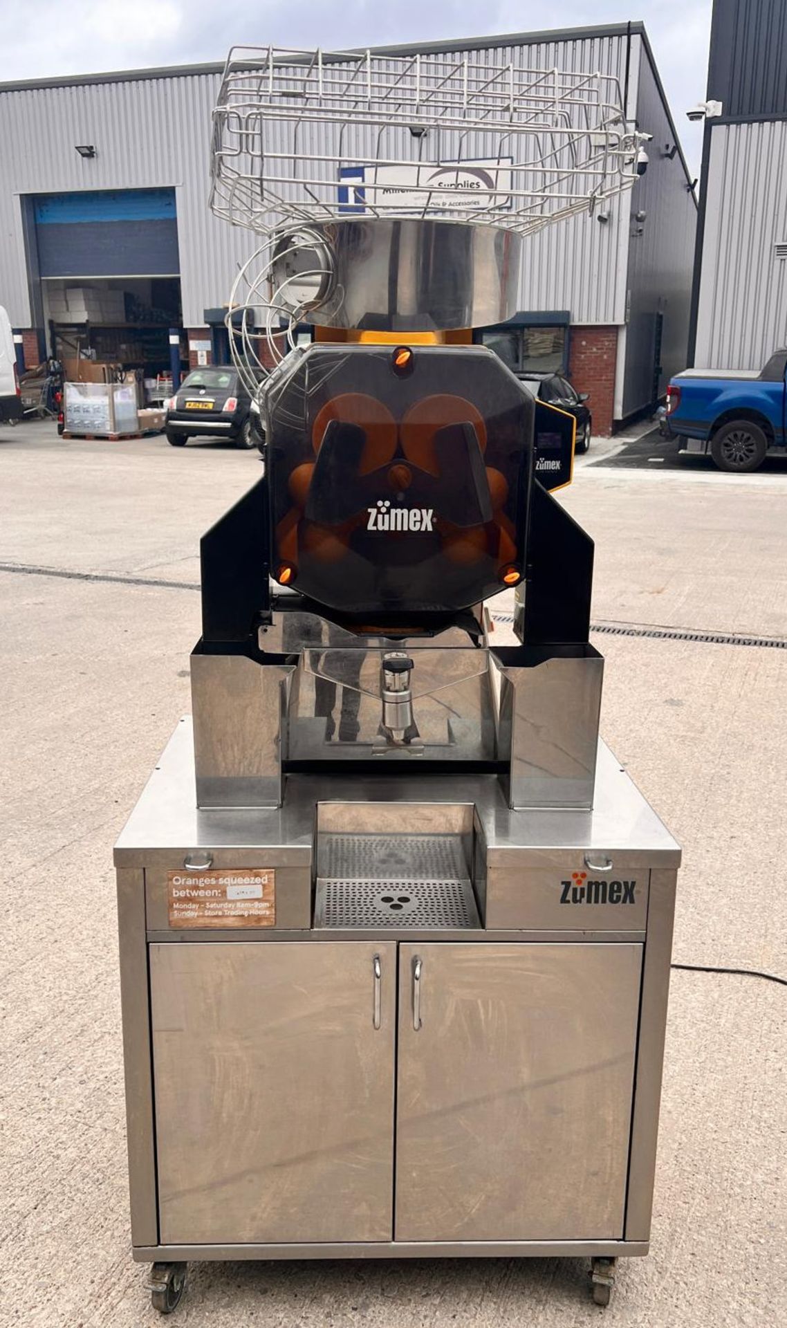 1 x Zumex Speed S plus Self-Service Podium Juicer