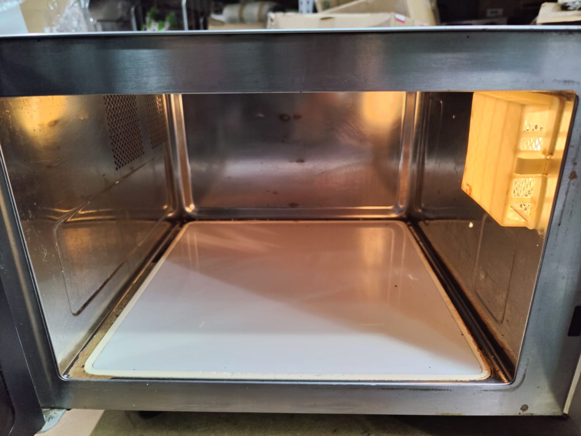 1 x MenuMaster Commercial 1000w Microwave Oven - Model: RMS510DSU - Image 5 of 7