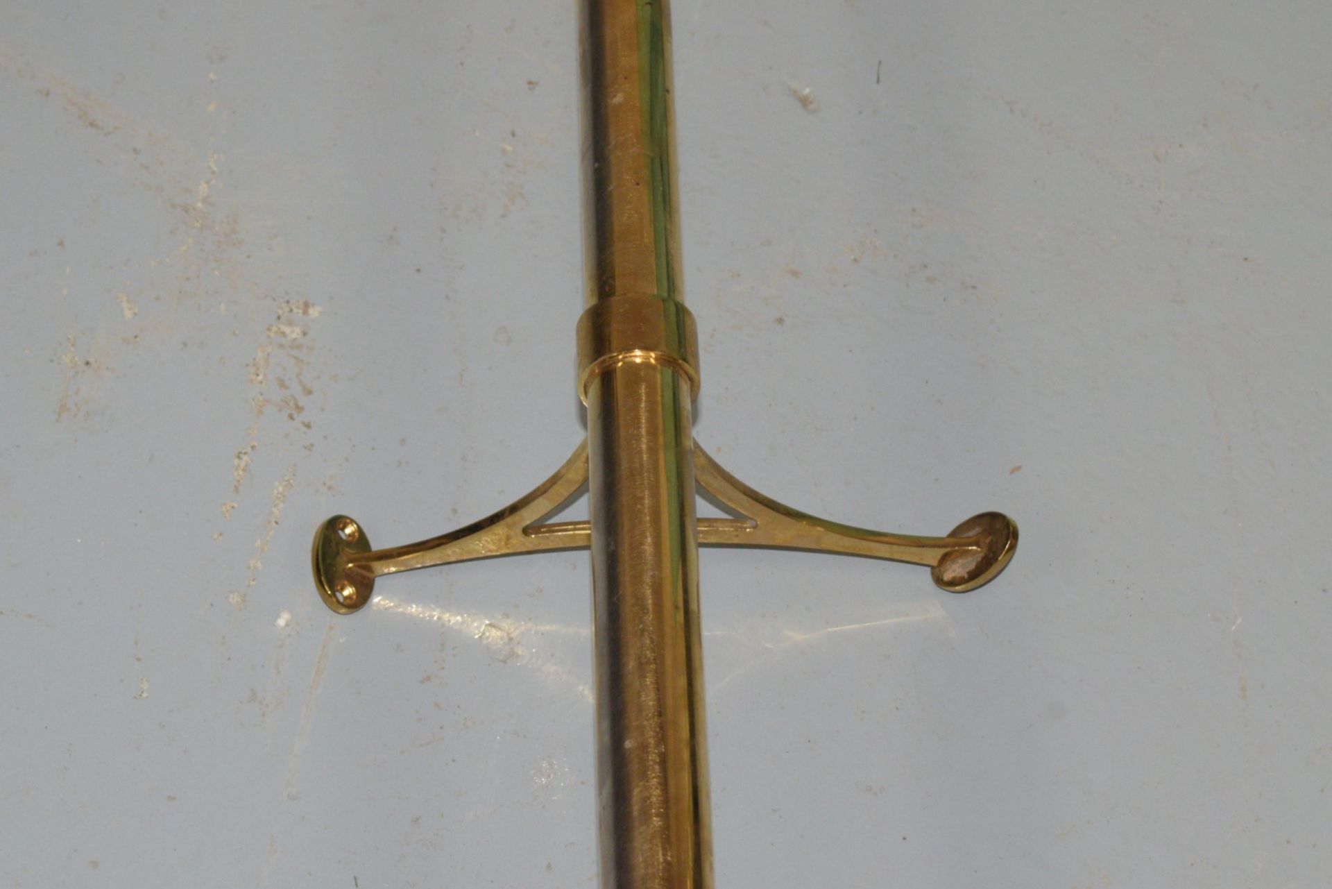 5 x Brass Floor Mounted Foot Rest Bars for Booth Seating - Dimensions: L190 x W22 x D20 cms - Image 4 of 7