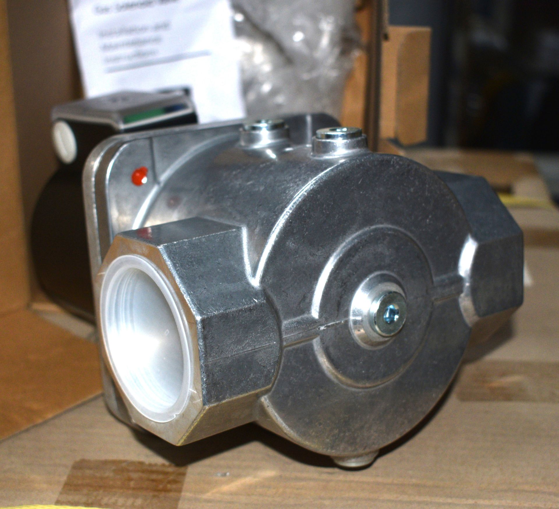 1 x Goldseal GSV GSV 50 Gas Solenoid Valve - 50mm 2in 230V BSP EN161 - RRP £200 - New / Boxed - Image 2 of 4
