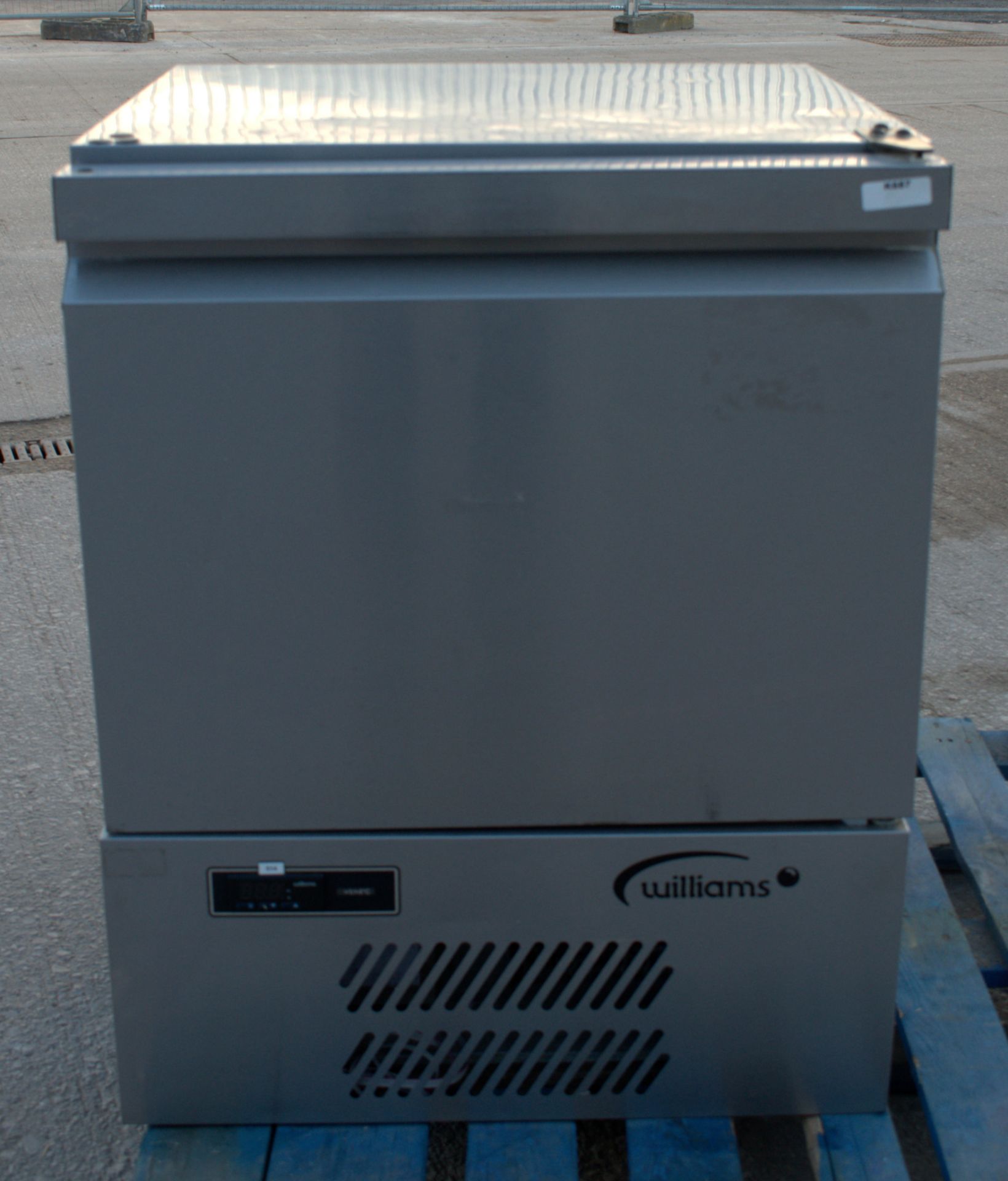 1 x WILLIAMS H5UC Single Door Under-Counter Stainless Commercial Fridge - Image 15 of 20