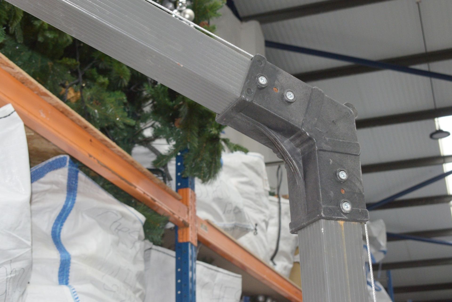 1 x El Vinci Premium 190cm Parasol on Heavy Duty Castors - Features a Winch Handle to Operate - Image 2 of 12