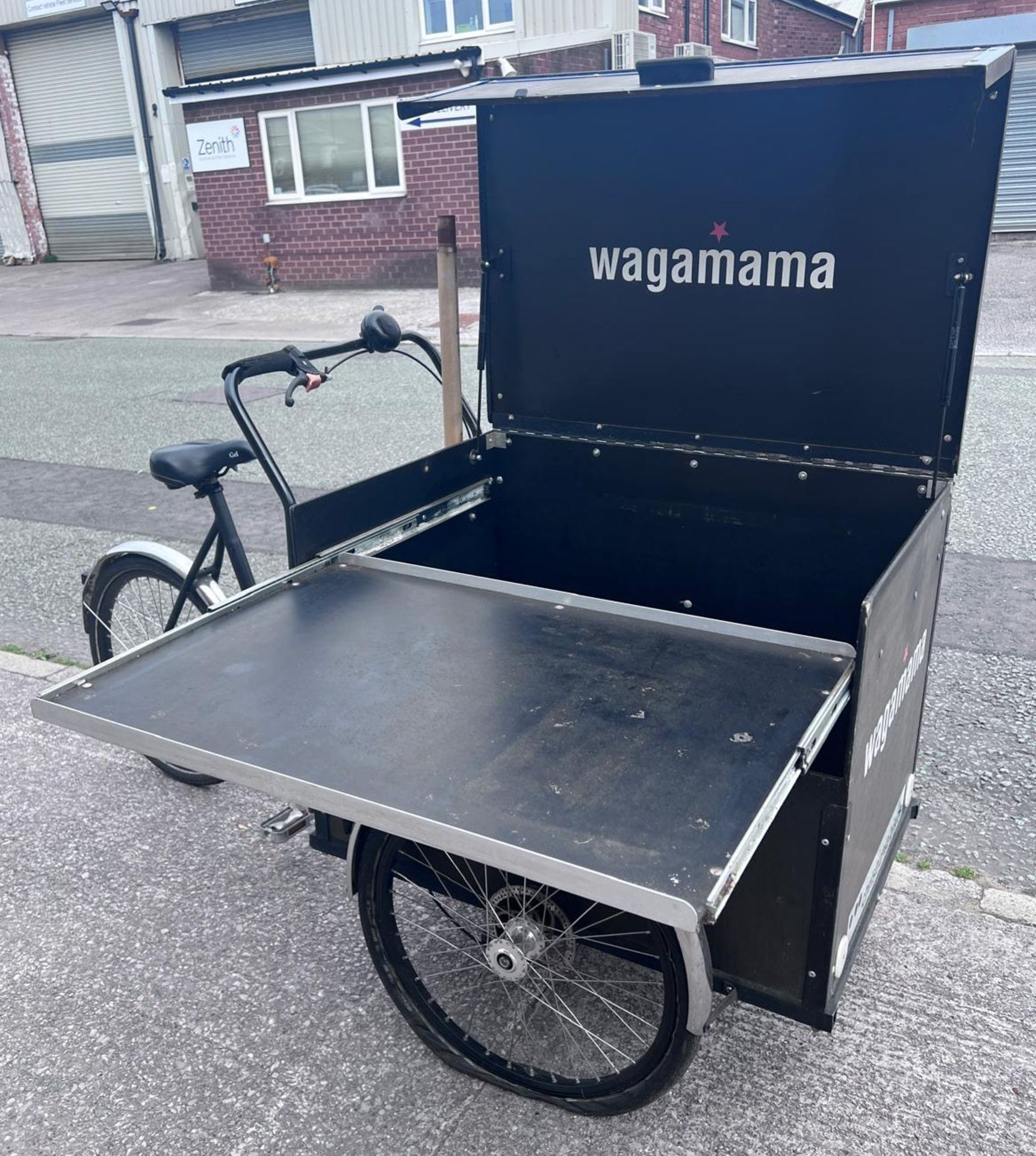 1 x Christiania Three Wheel Event Bike - Single Speed Bike Featuring a Secure Box with Gas Lift Lid - Image 5 of 30