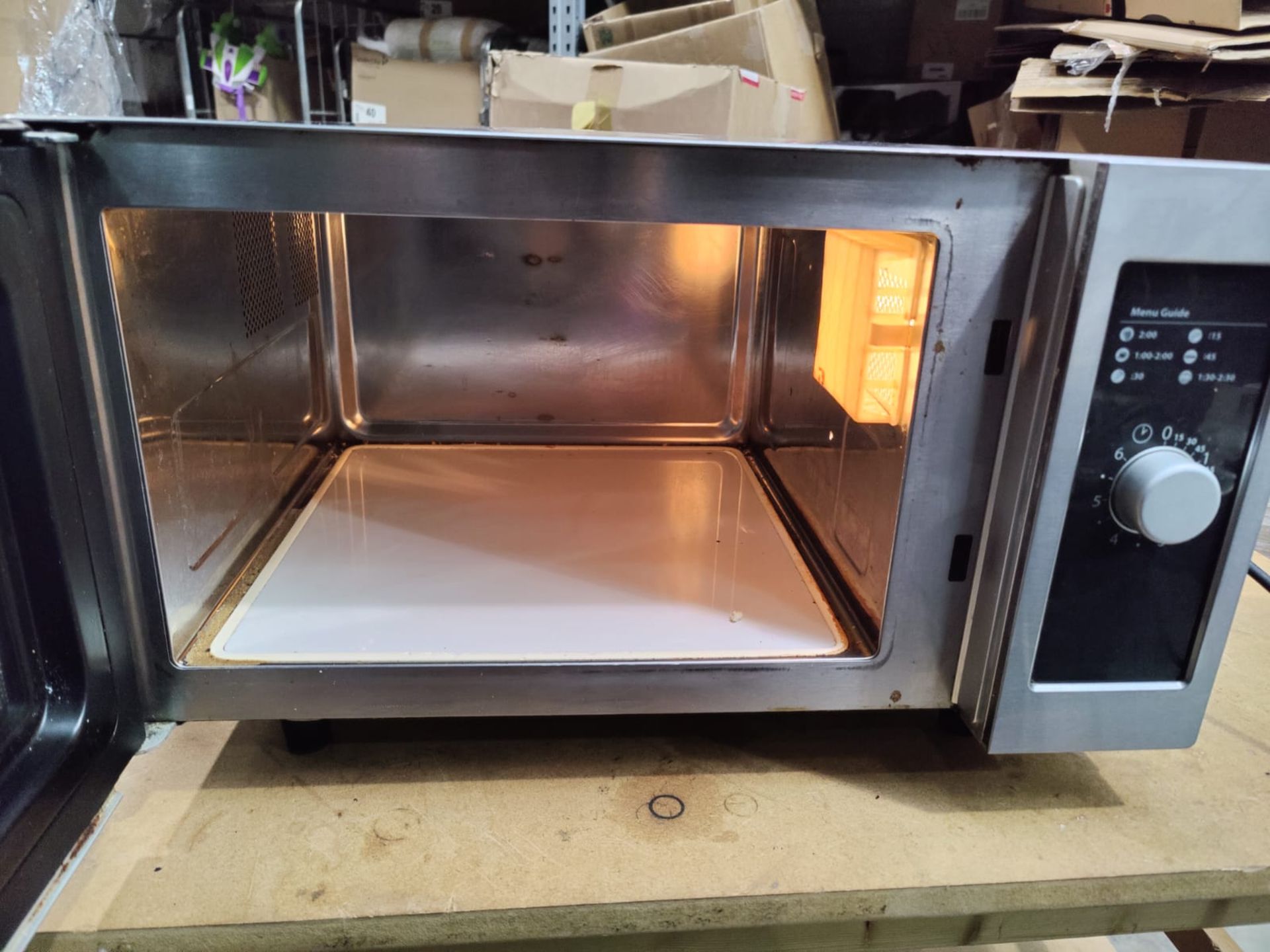 1 x MenuMaster Commercial 1000w Microwave Oven - Model: RMS510DSU - Image 4 of 7