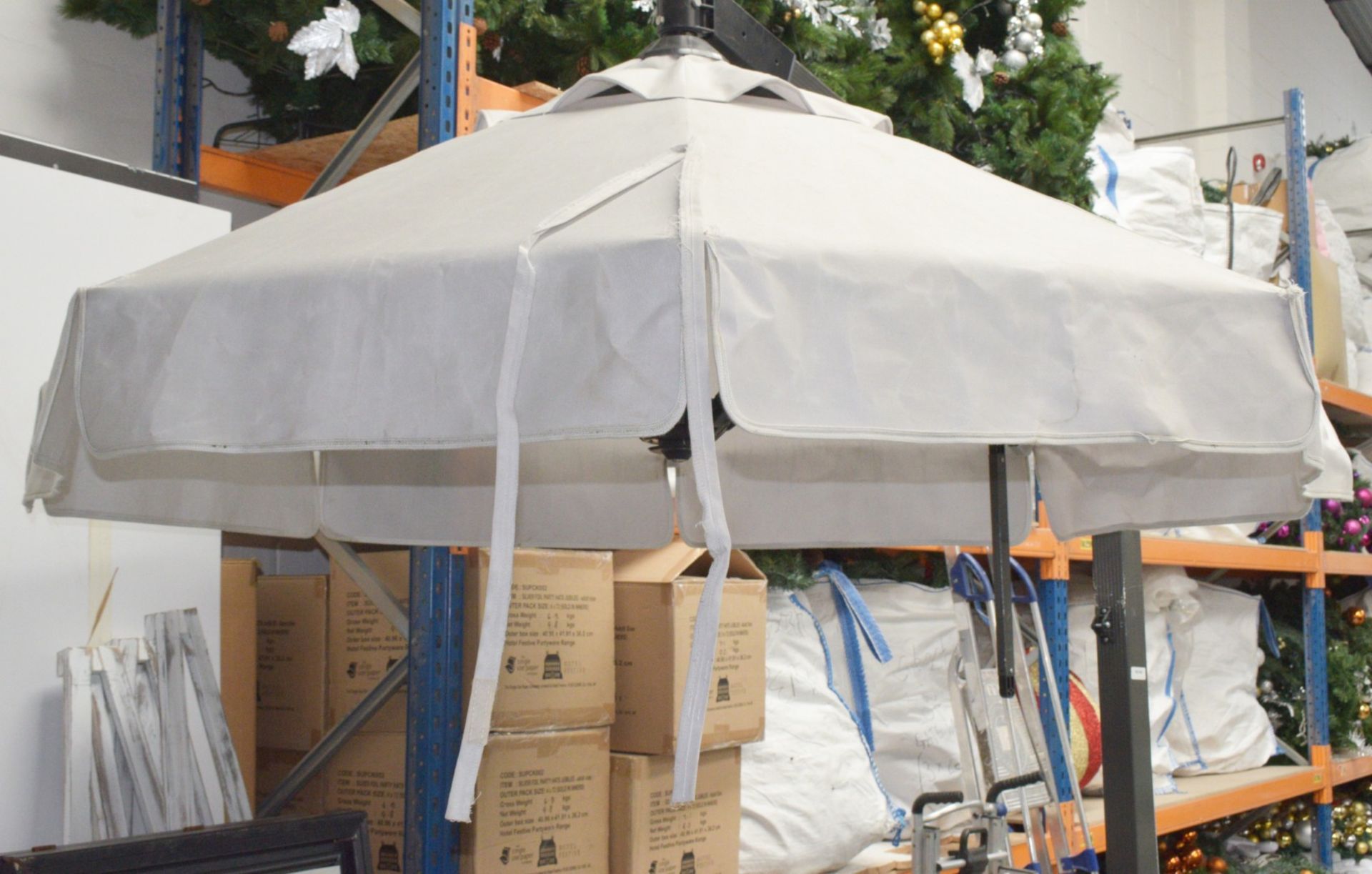 1 x El Vinci Premium 190cm Parasol on Heavy Duty Castors - Features a Winch Handle to Operate - Image 7 of 12