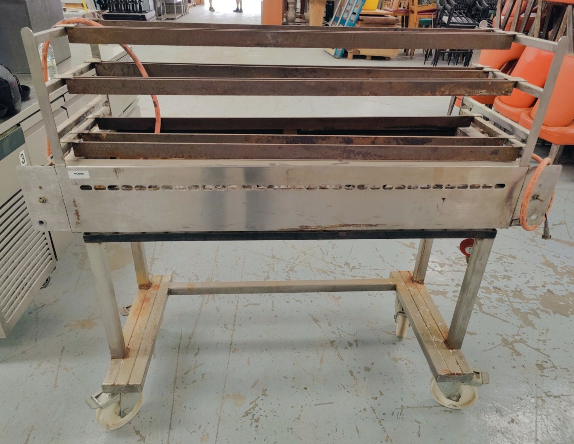 1 x Charcoal Kebab / Meat Grill - Gas Powered - Image 11 of 15