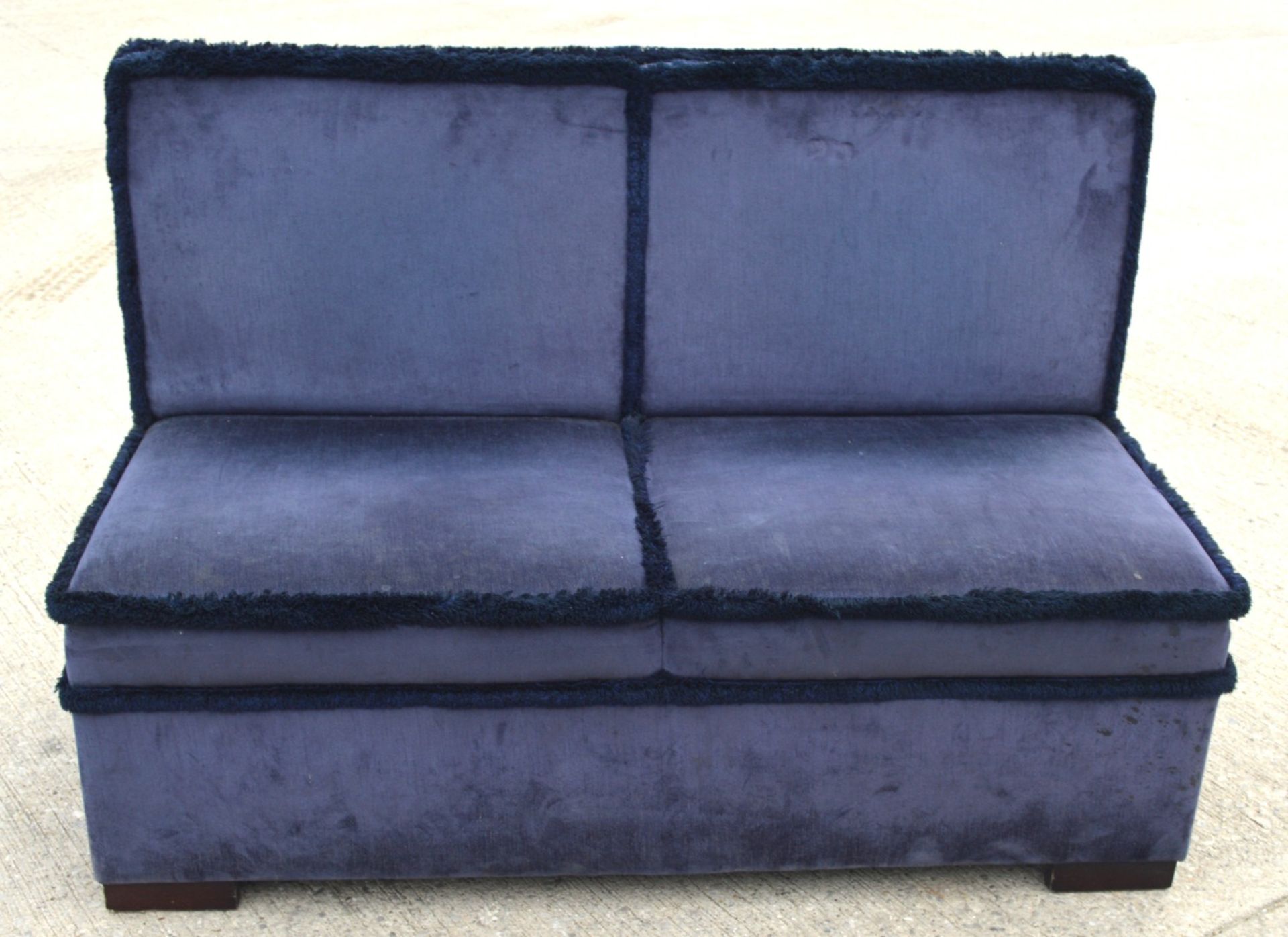 4 x Blue Velvet Slipper Seating Benches with Fringe Trims and 6 x Matching Cushions - Image 7 of 12